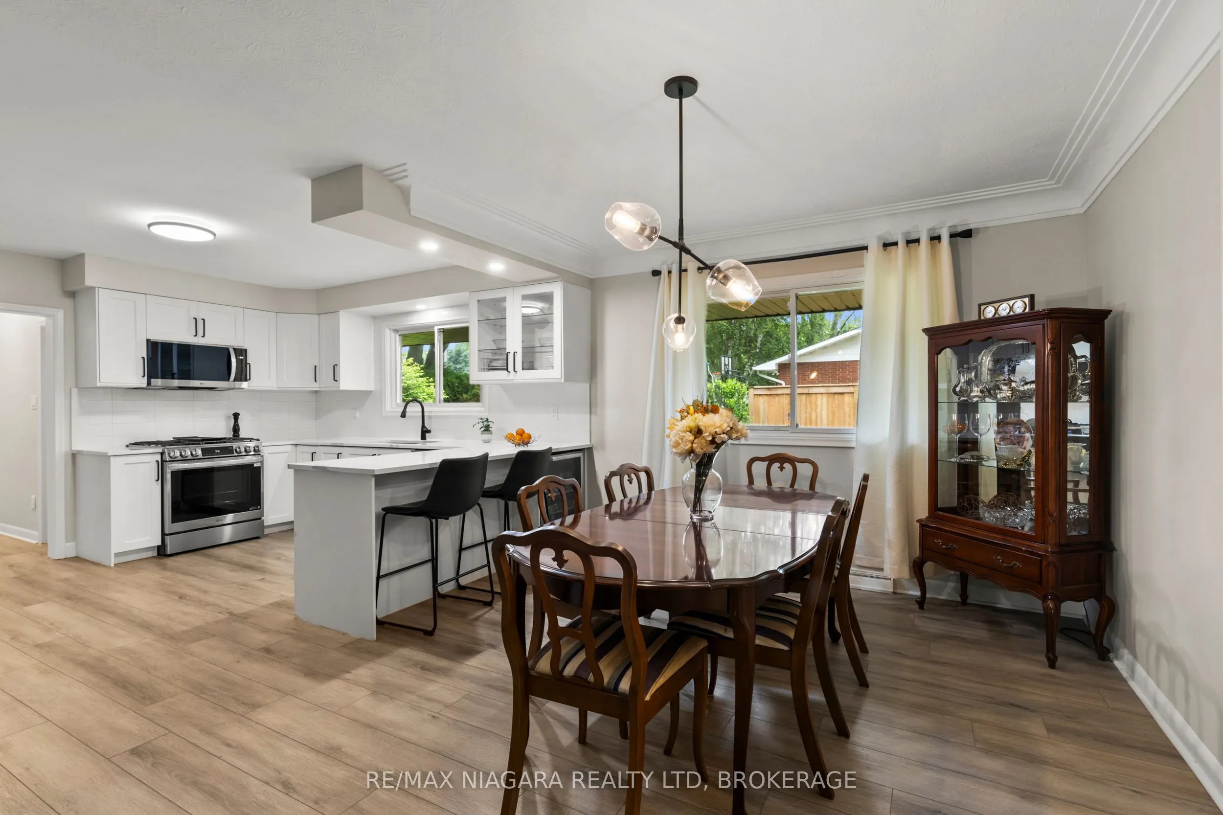 27 DALEVIEW Crescent