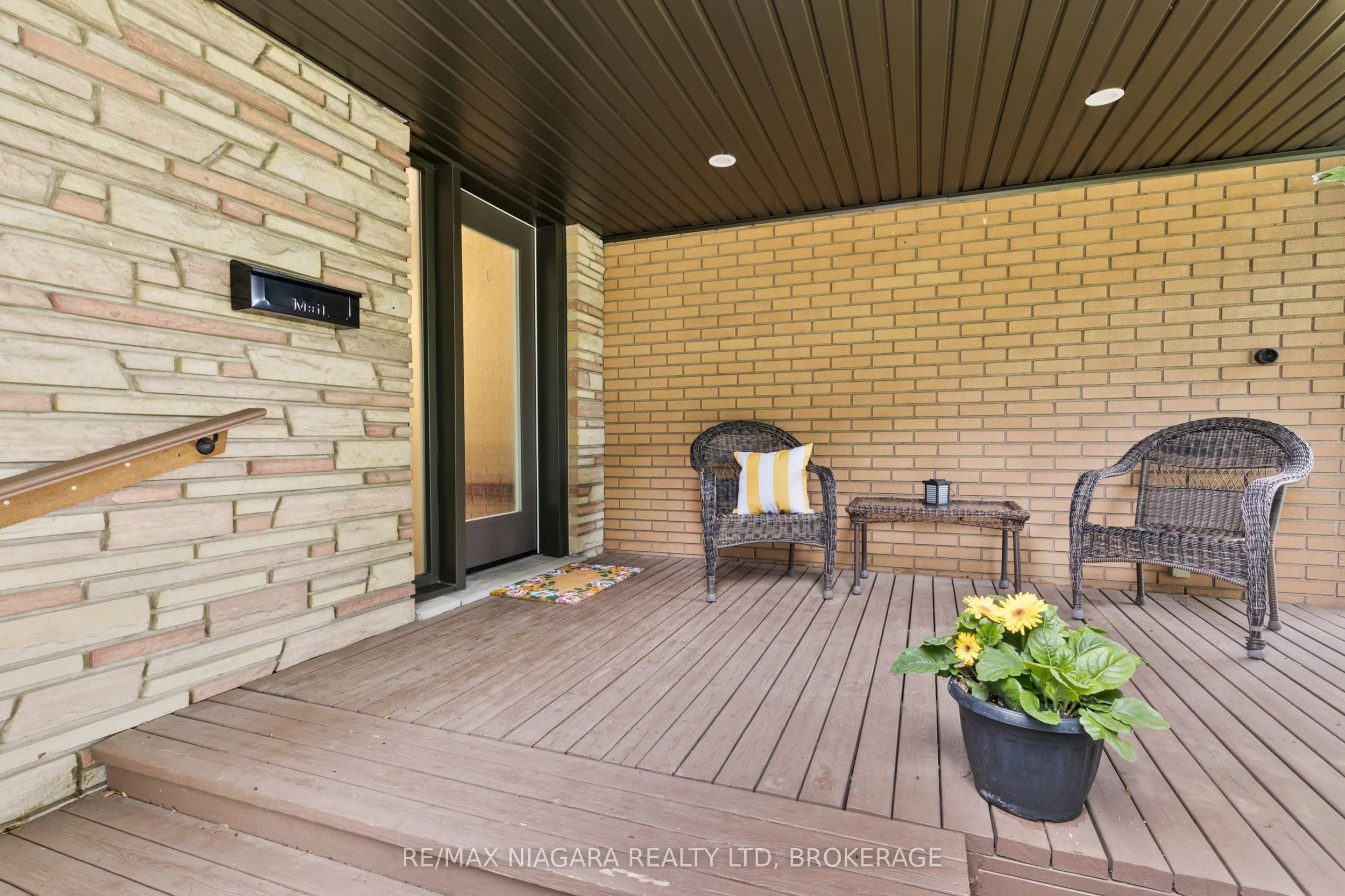 27 DALEVIEW Crescent