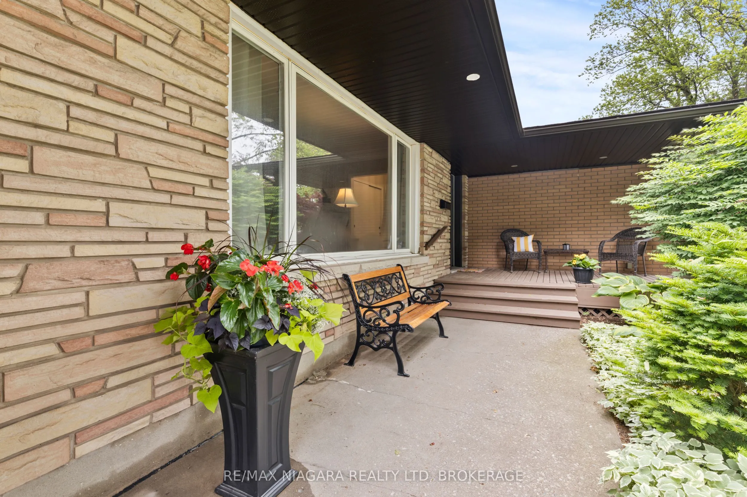 27 DALEVIEW Crescent
