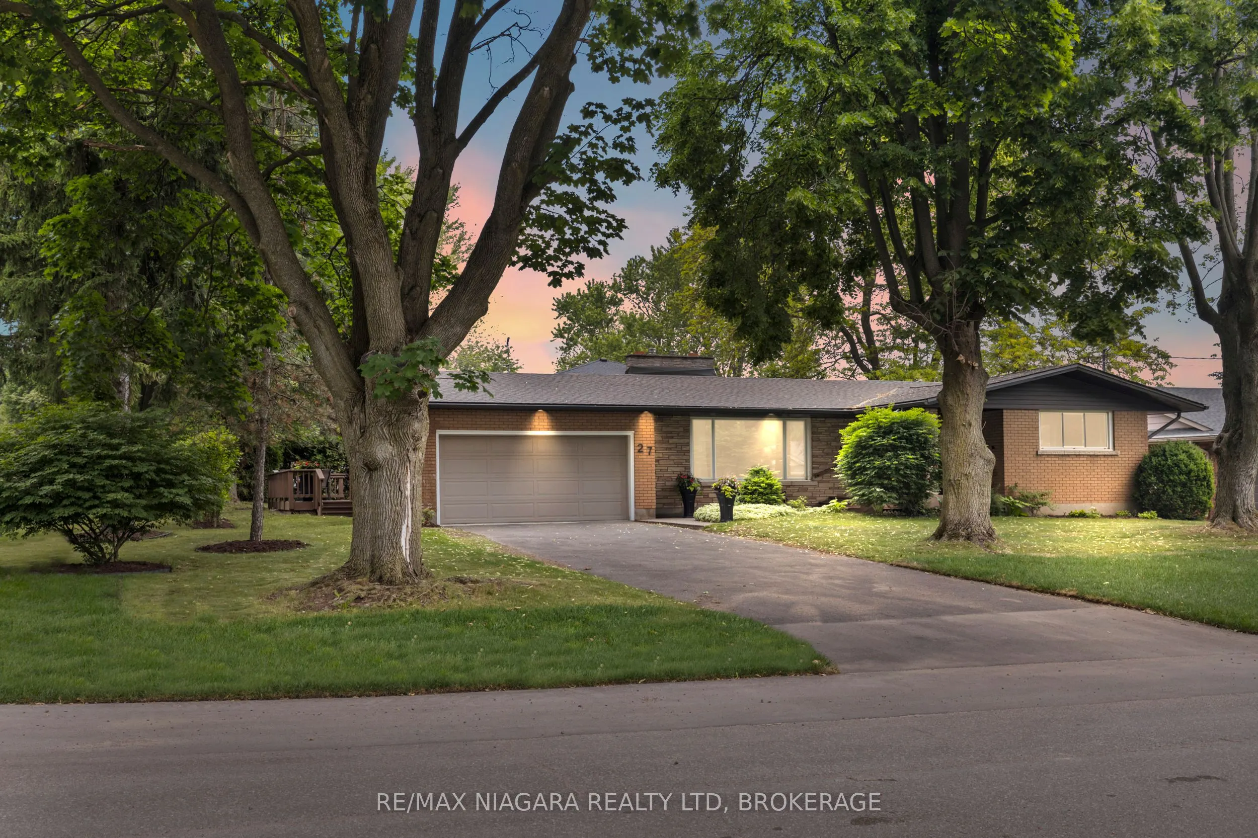 27 DALEVIEW Crescent