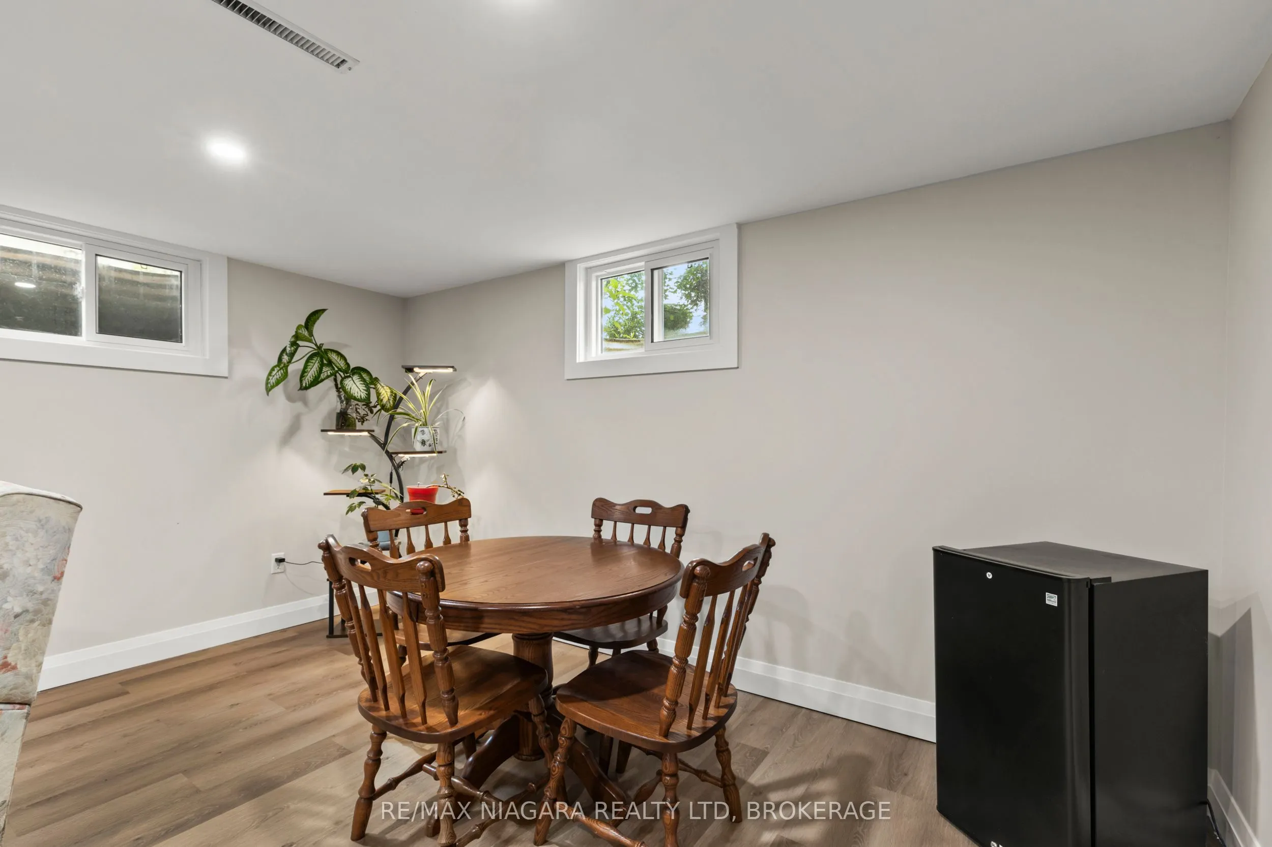 27 DALEVIEW Crescent
