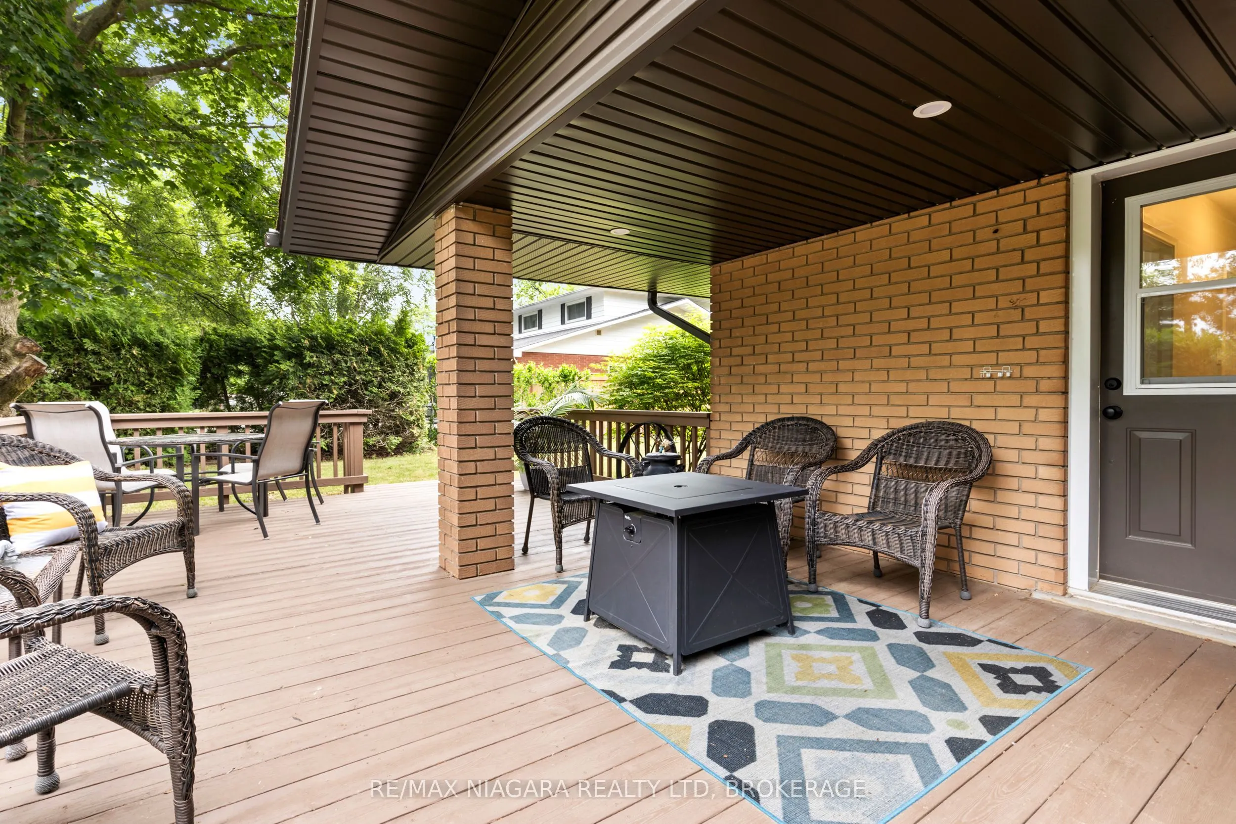 27 DALEVIEW Crescent