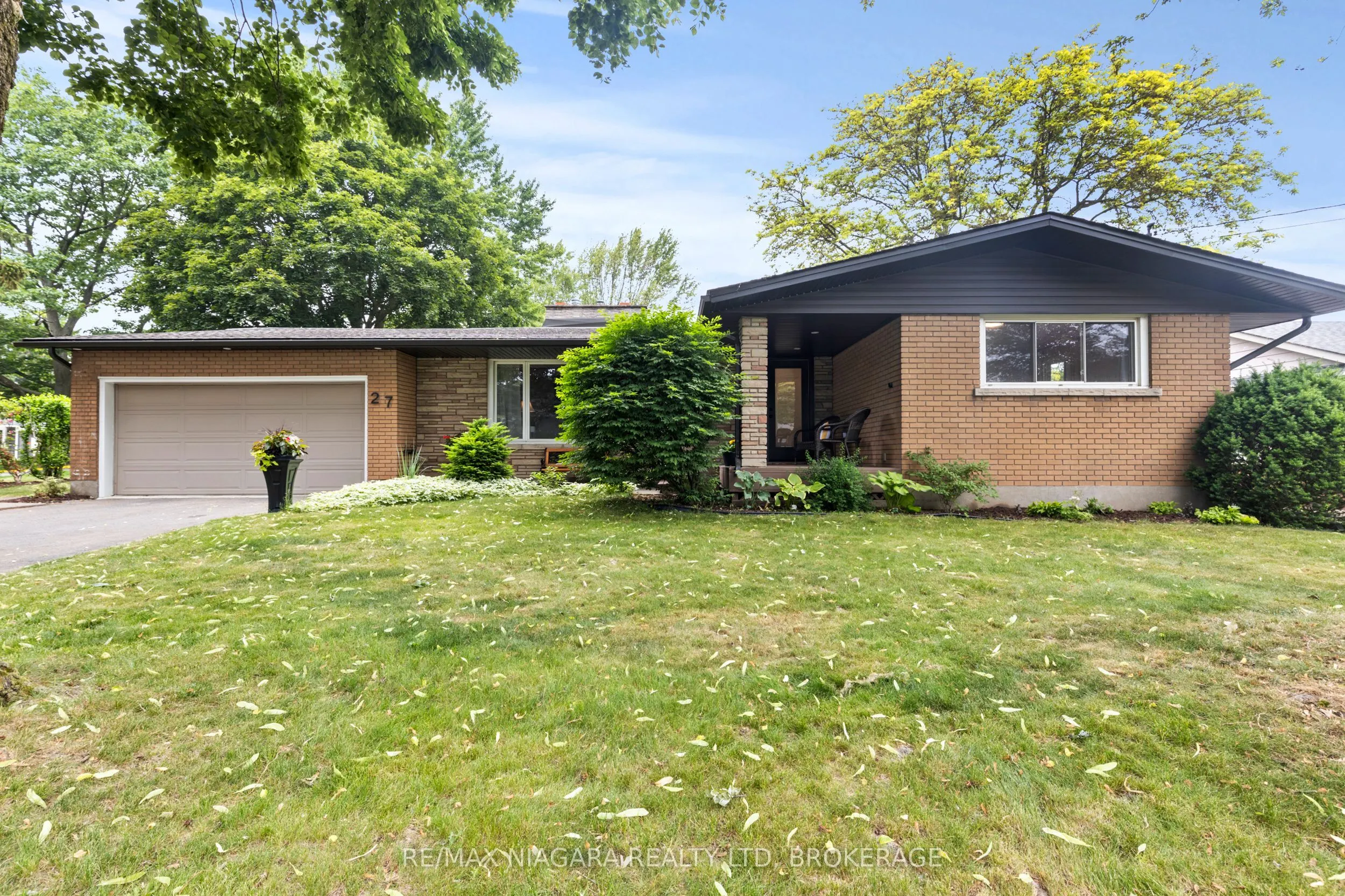 27 DALEVIEW Crescent