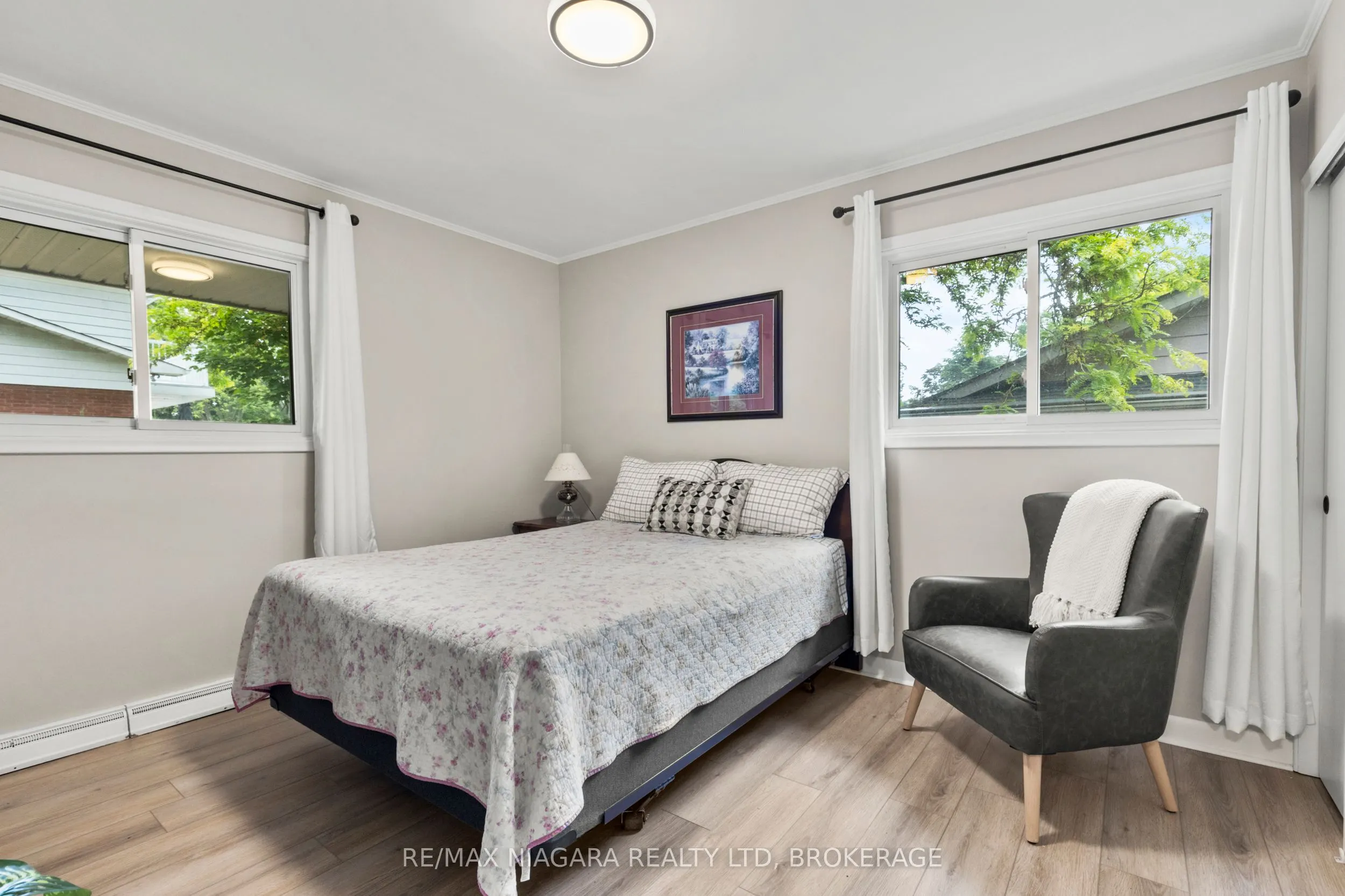 27 DALEVIEW Crescent