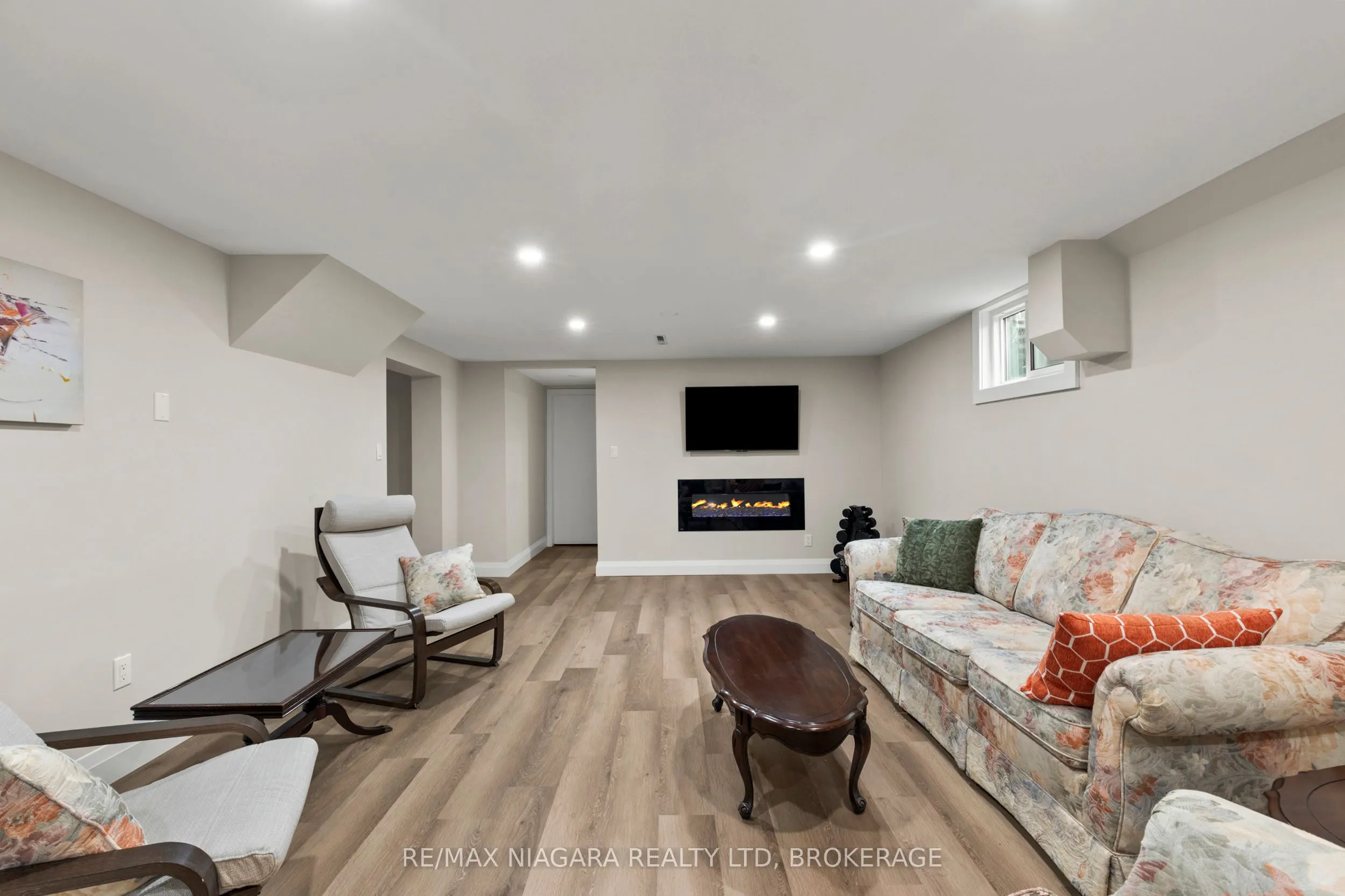 27 DALEVIEW Crescent