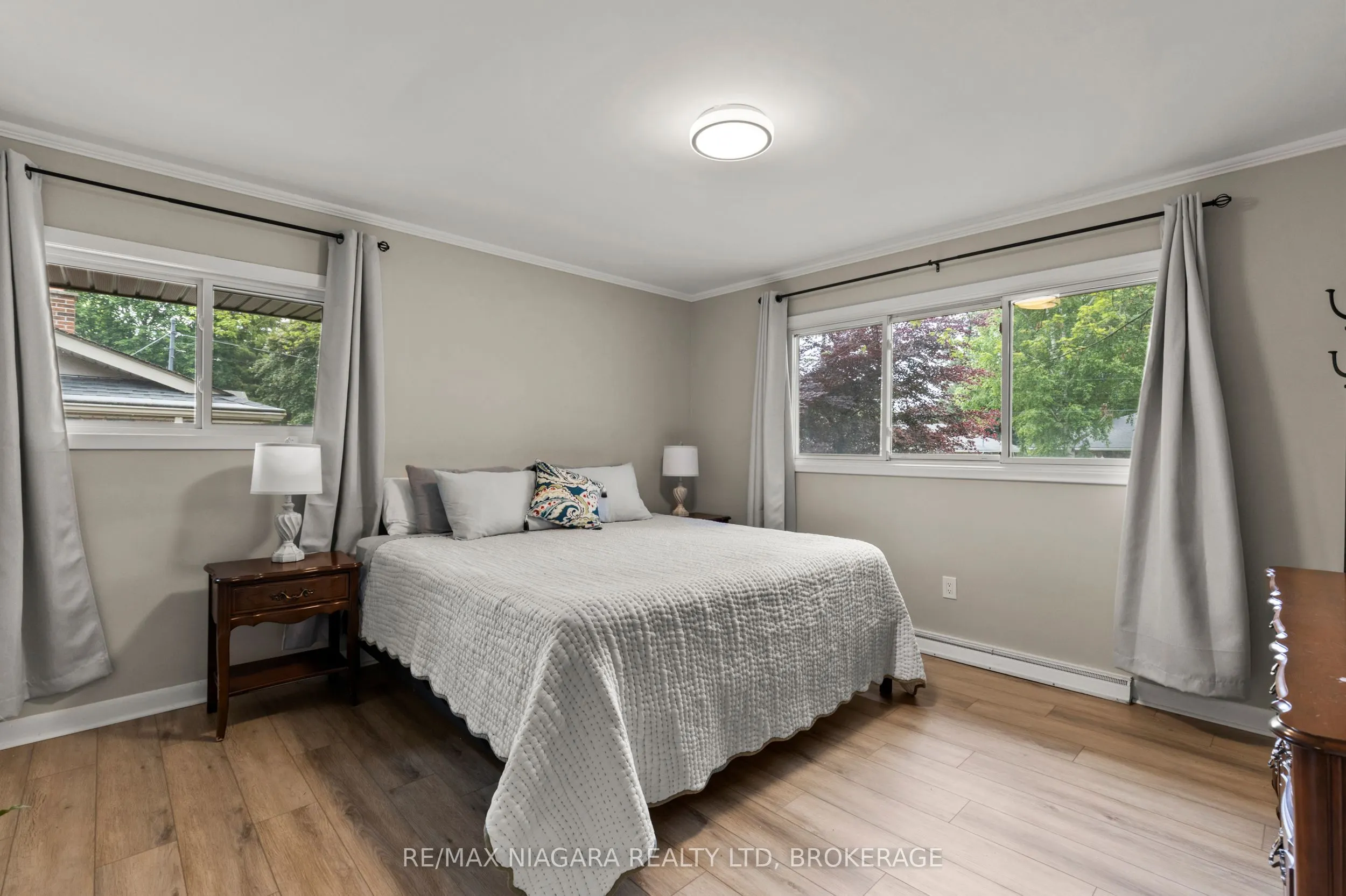 27 DALEVIEW Crescent