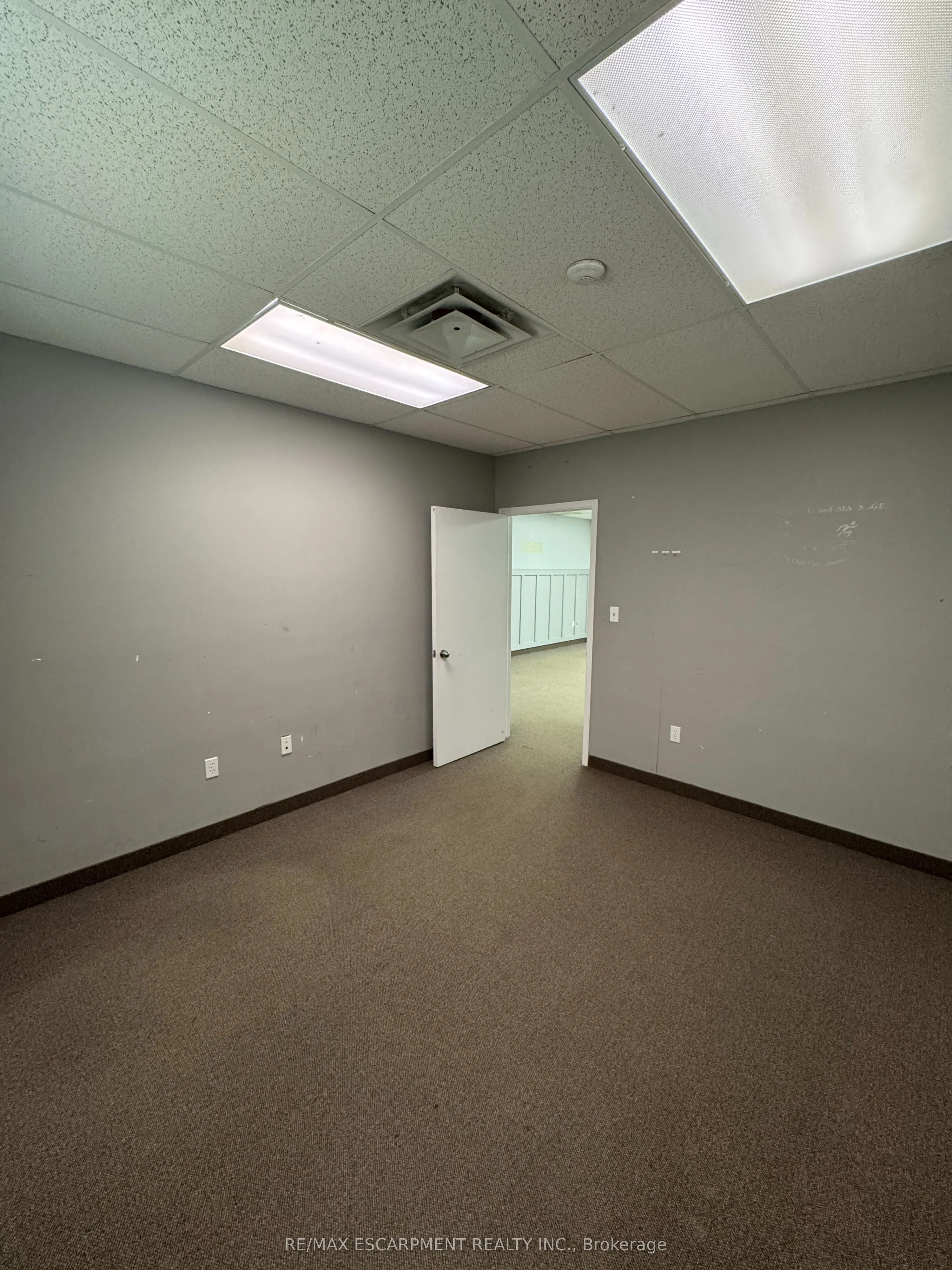 4100 Victoria Avenue, #102