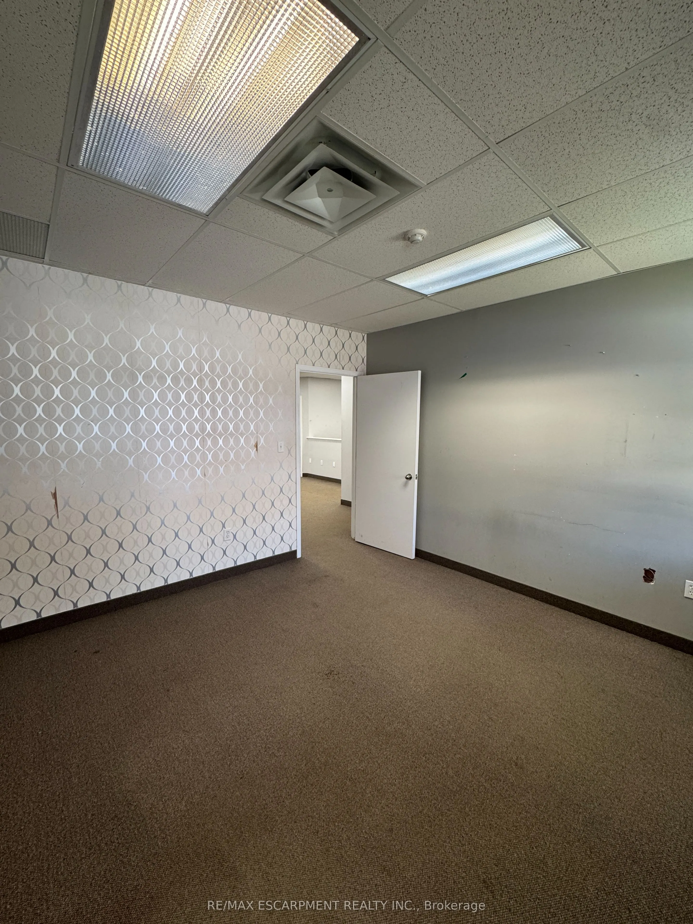 4100 Victoria Avenue, #102