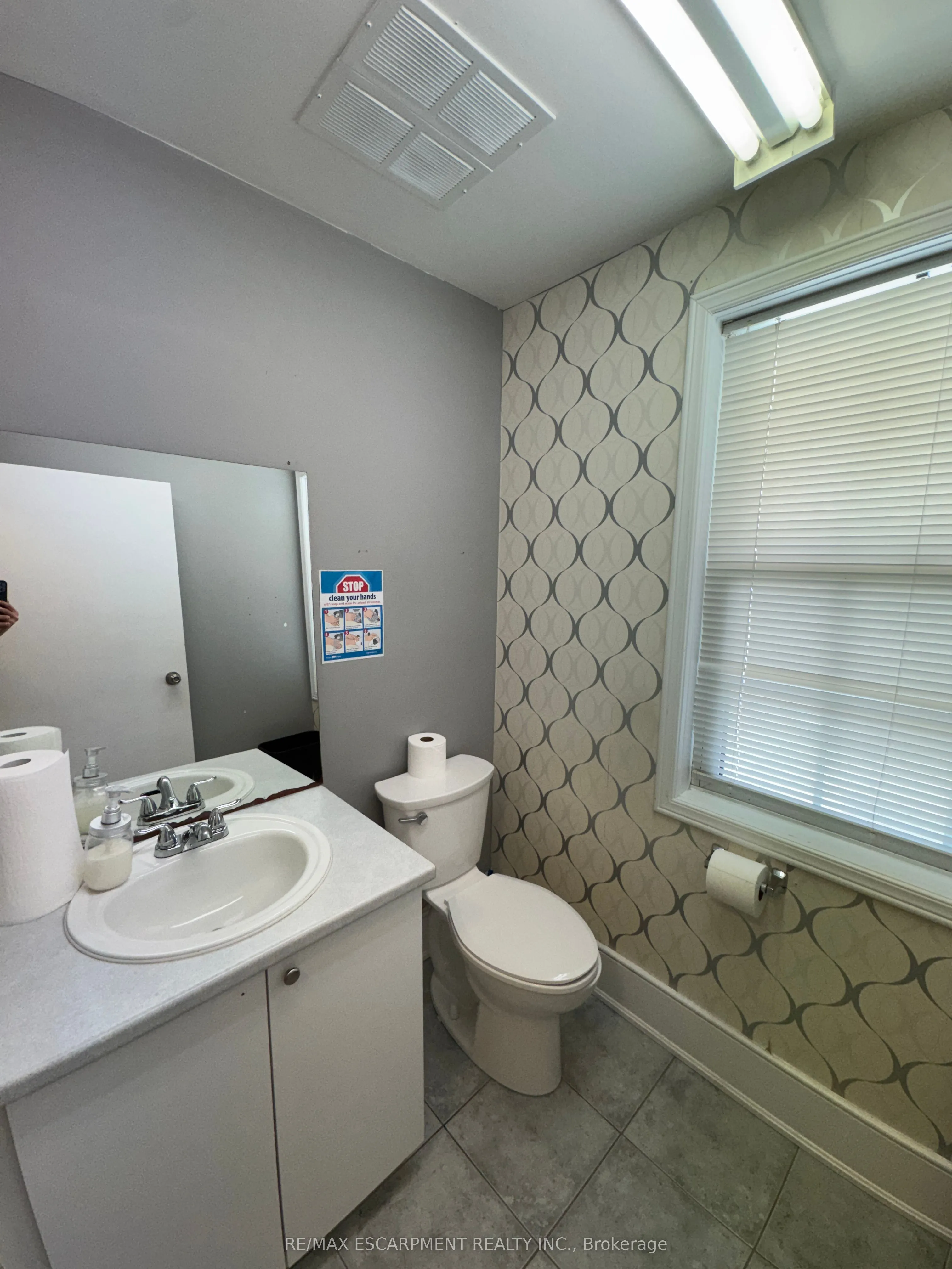4100 Victoria Avenue, #102