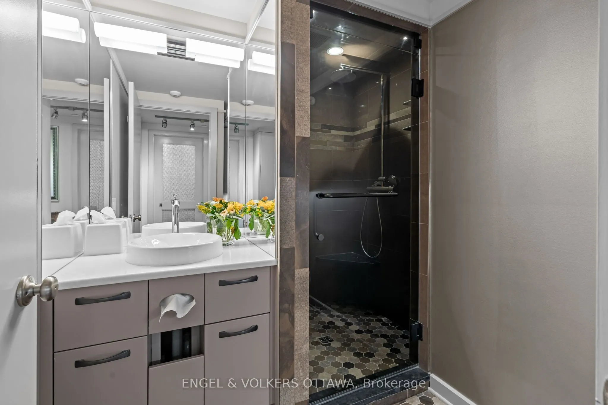 1035 BANK Street, #1801
