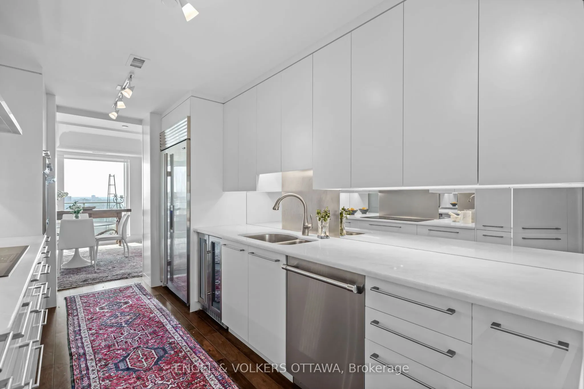 1035 BANK Street, #1801