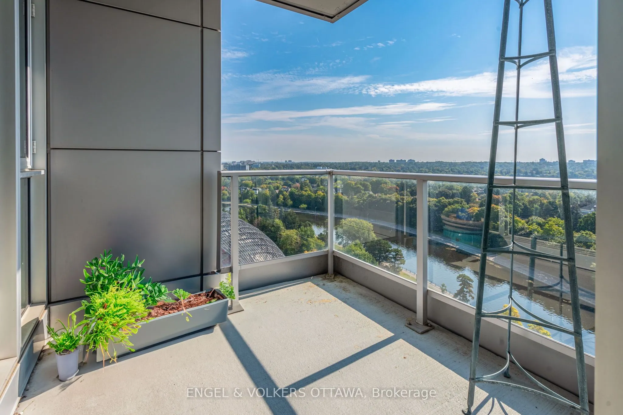 1035 BANK Street, #1801