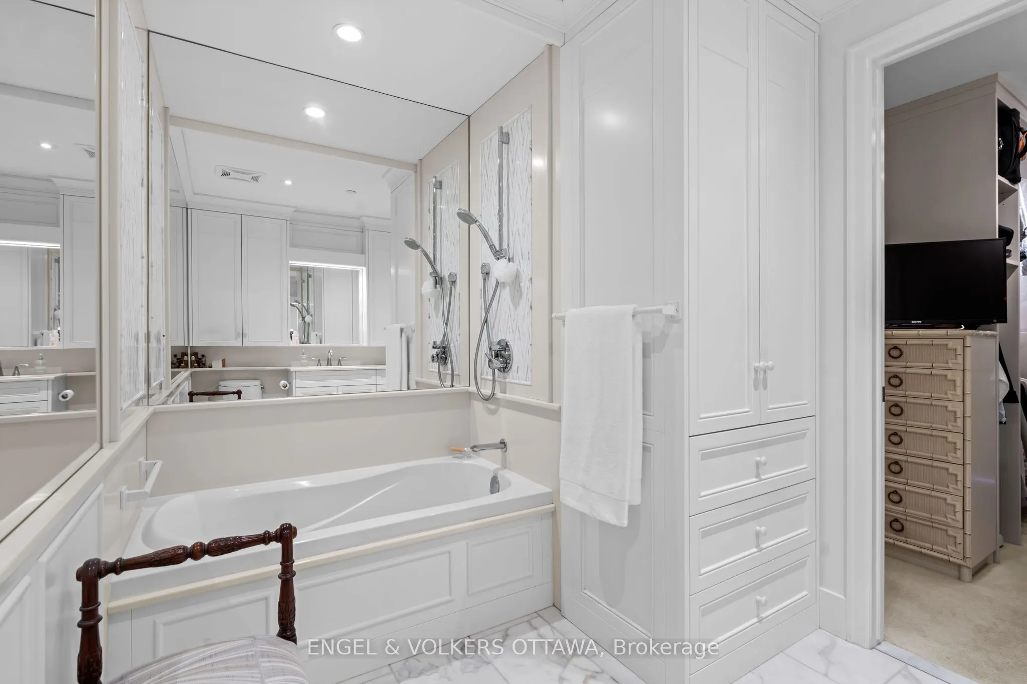 1035 BANK Street, #1801