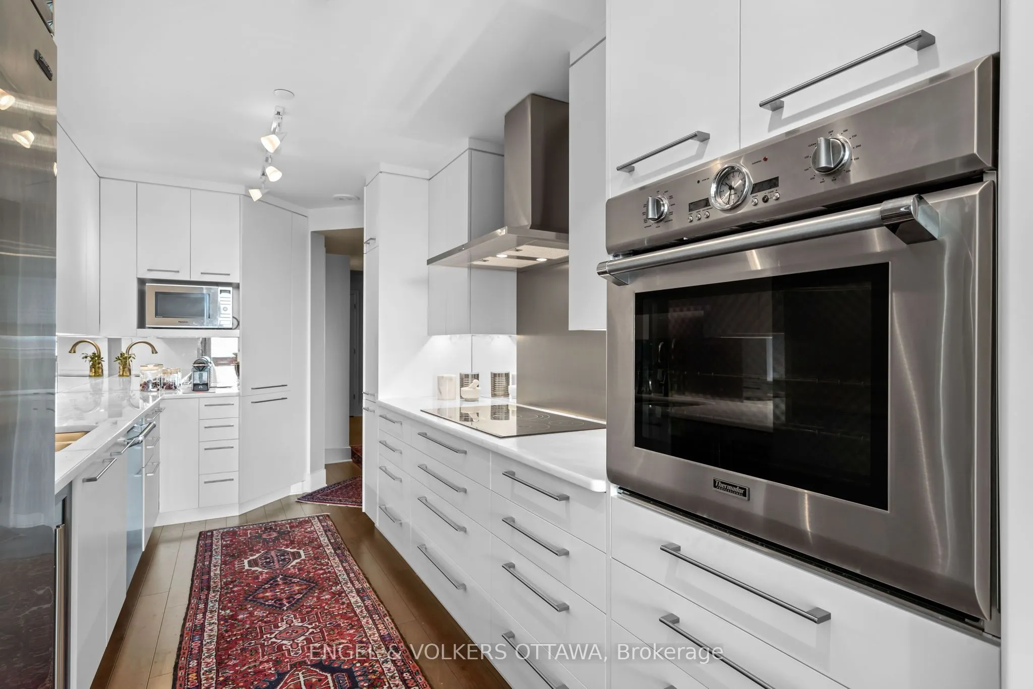1035 BANK Street, #1801