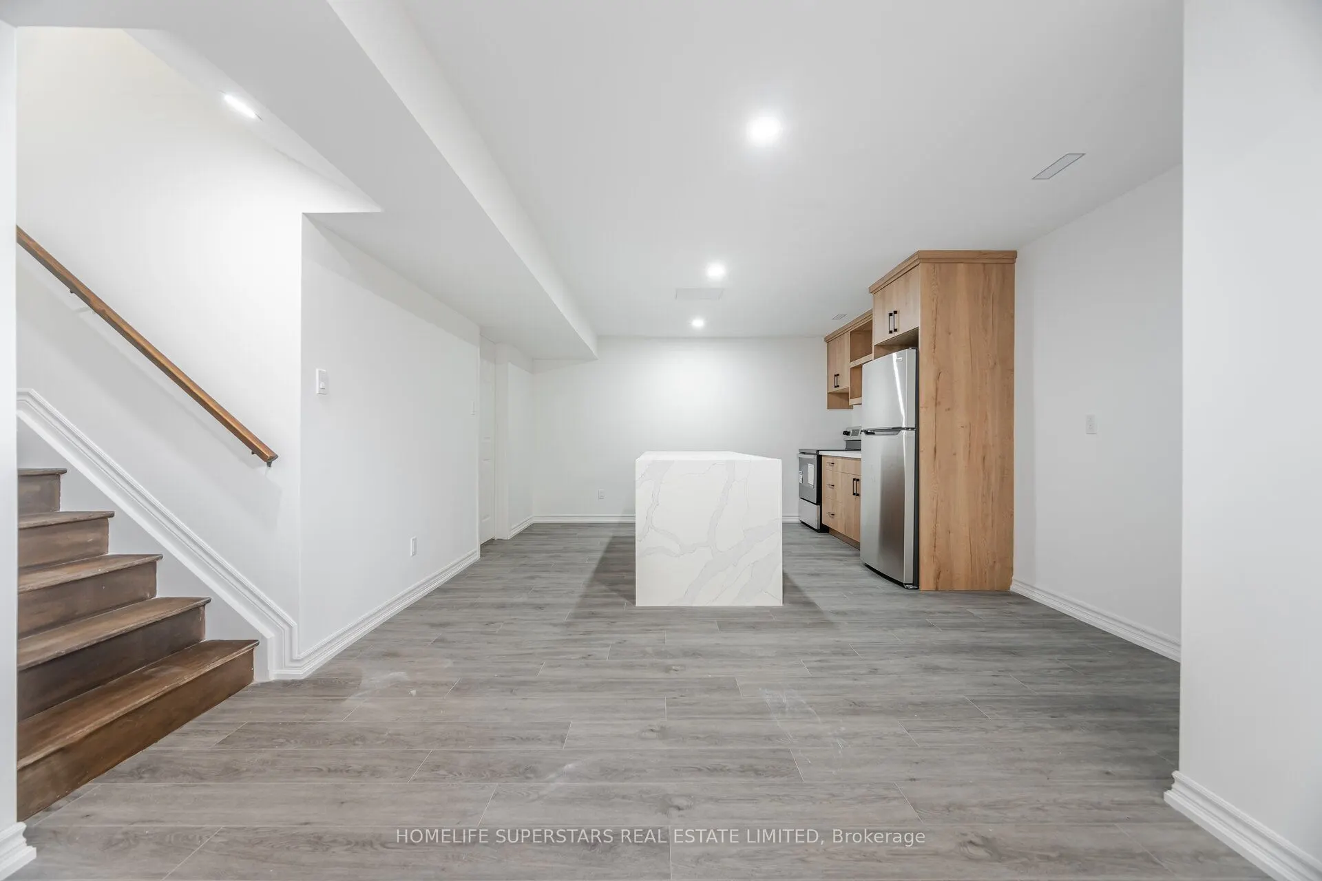 3 STUCKEY Lane