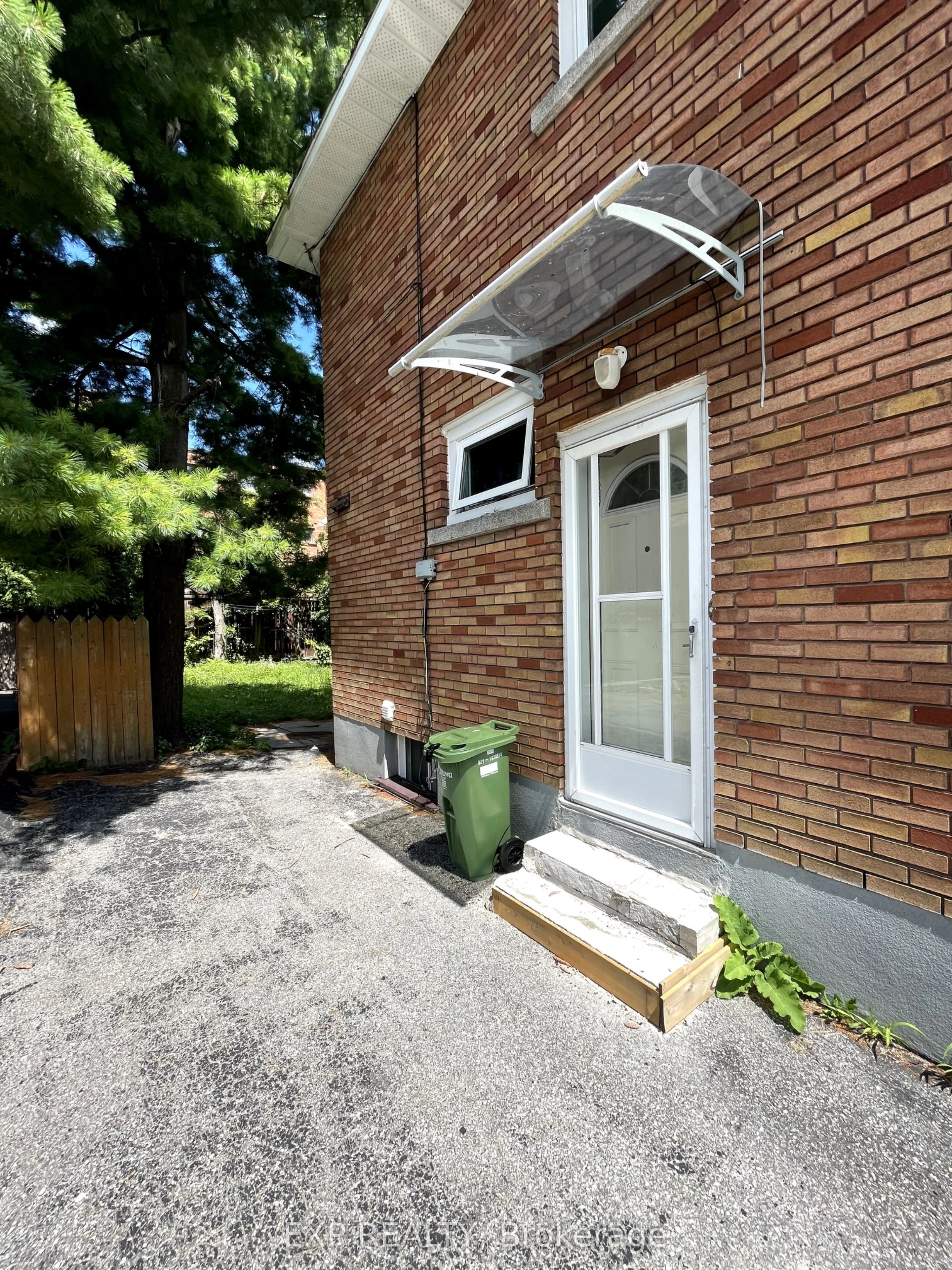 1395 Caldwell Avenue