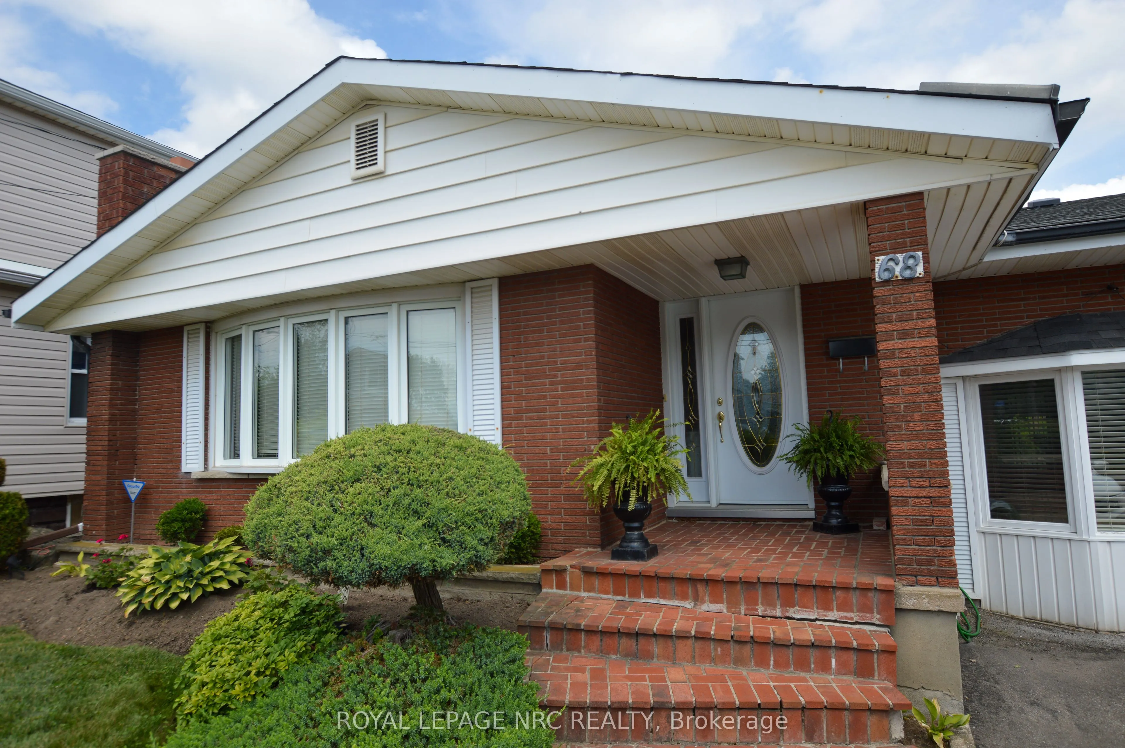 68 Pine Street S
