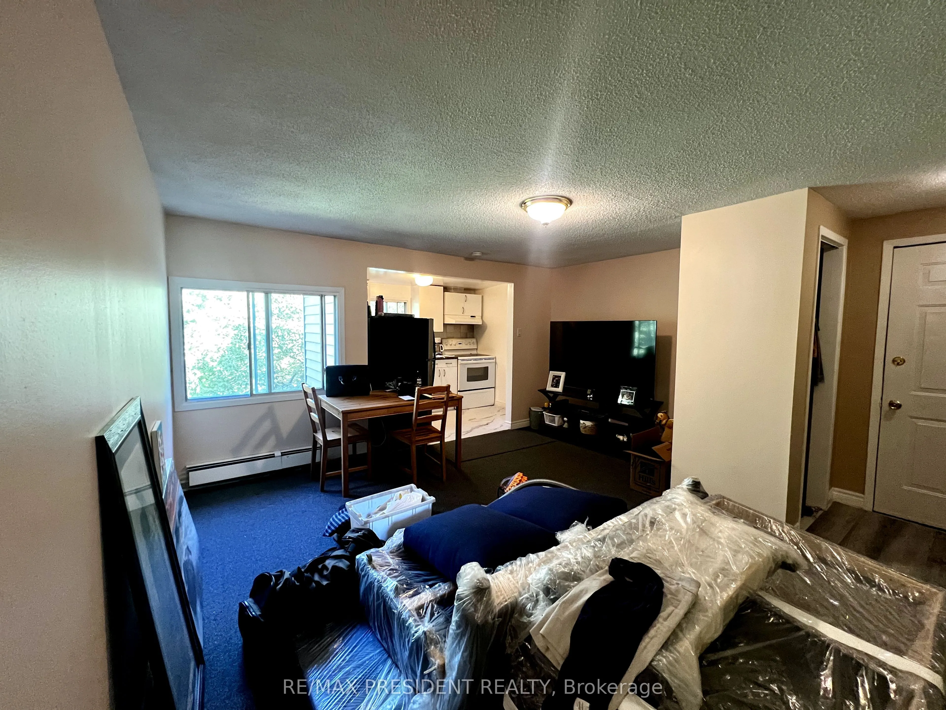 37 Bond Street S