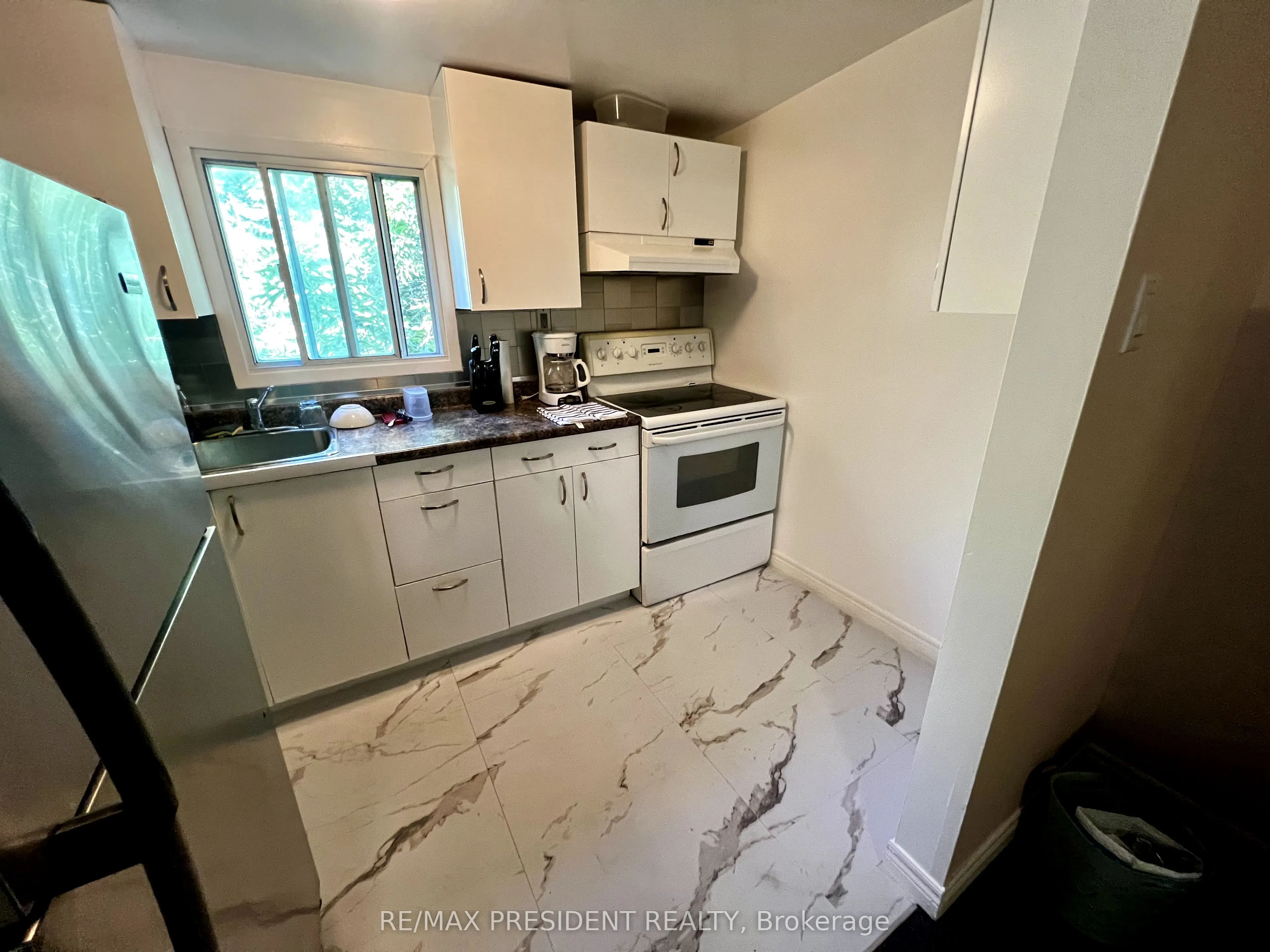 37 Bond Street S