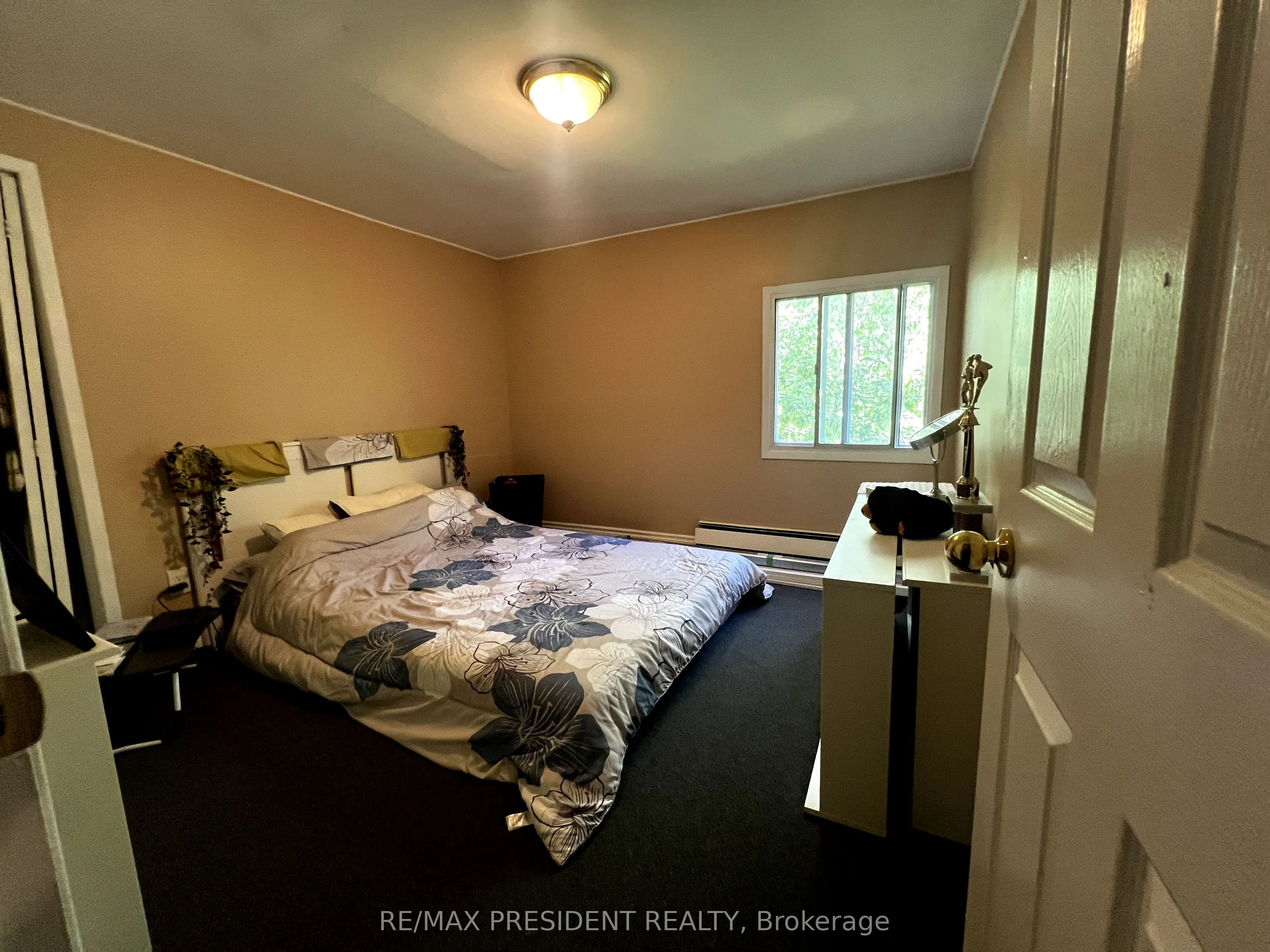 37 Bond Street S