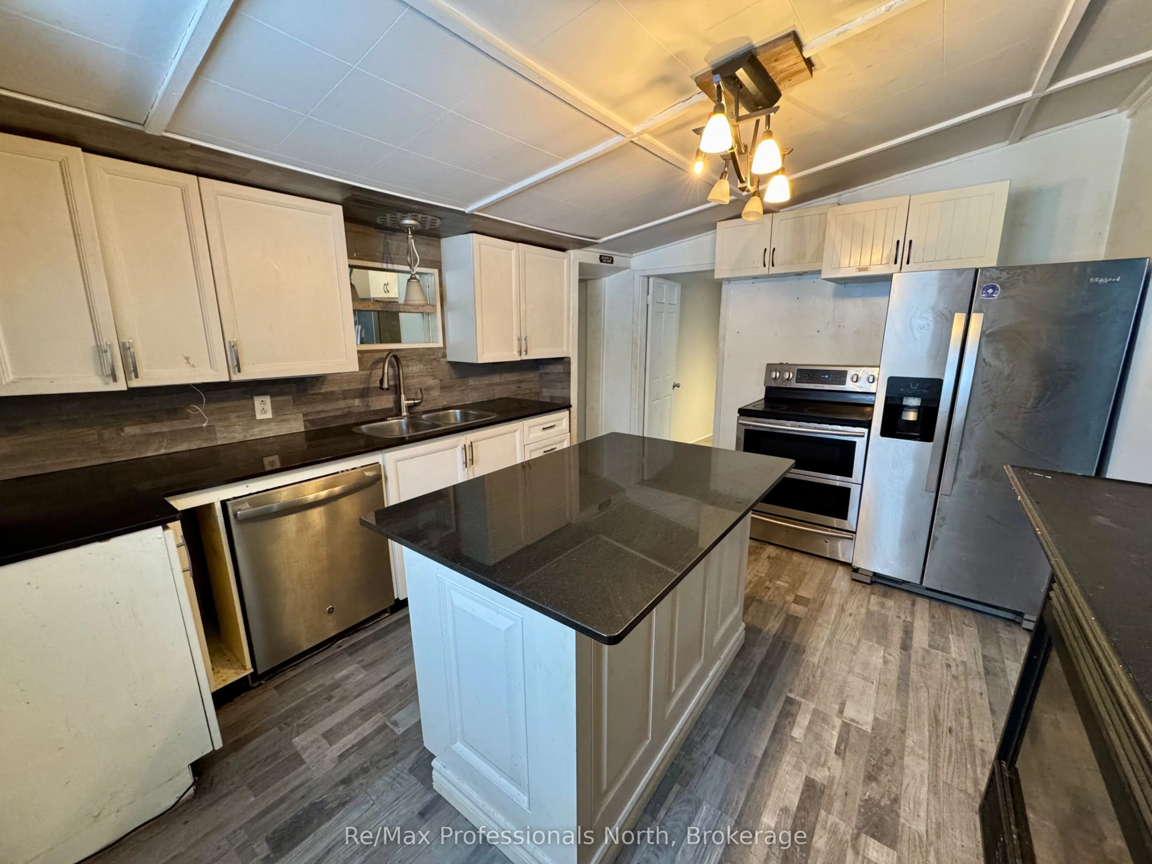 360 MUSKOKA BEACH Road