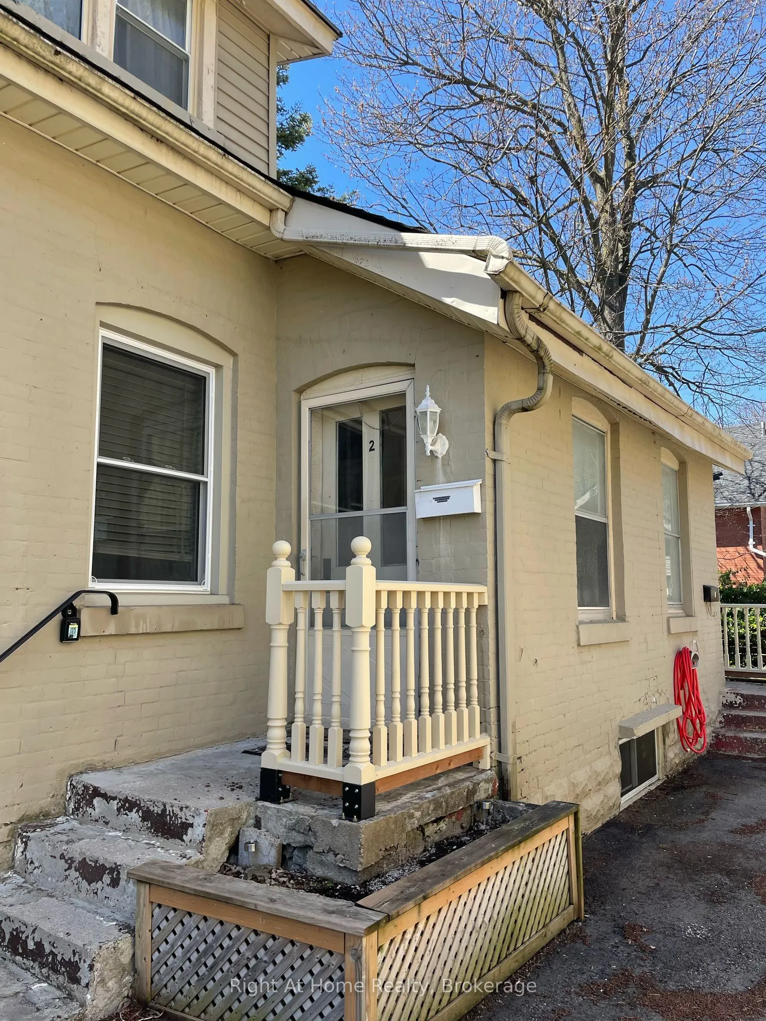 80 Byron Avenue E