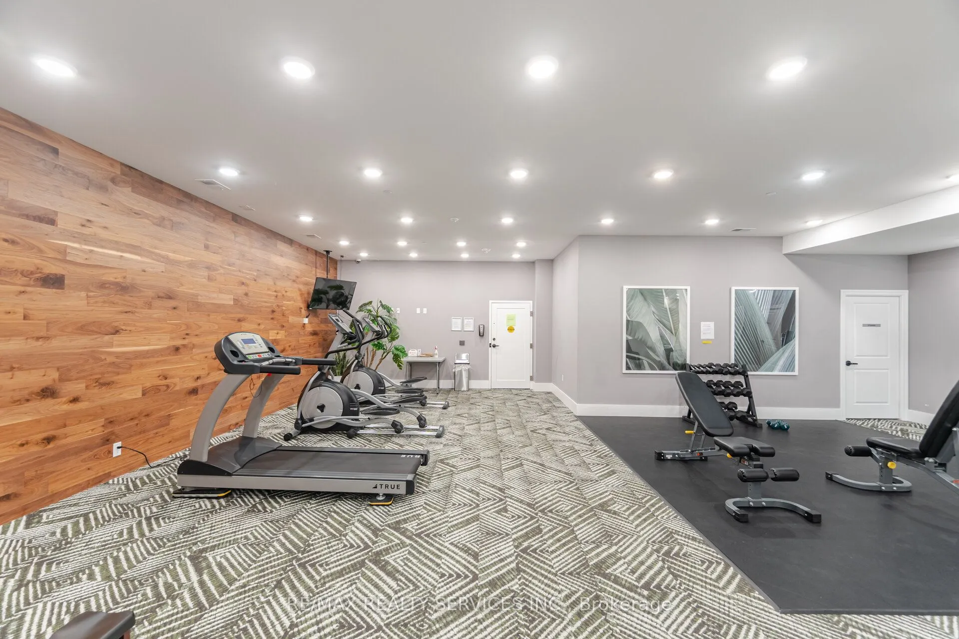 1880 Gordon Street, #605