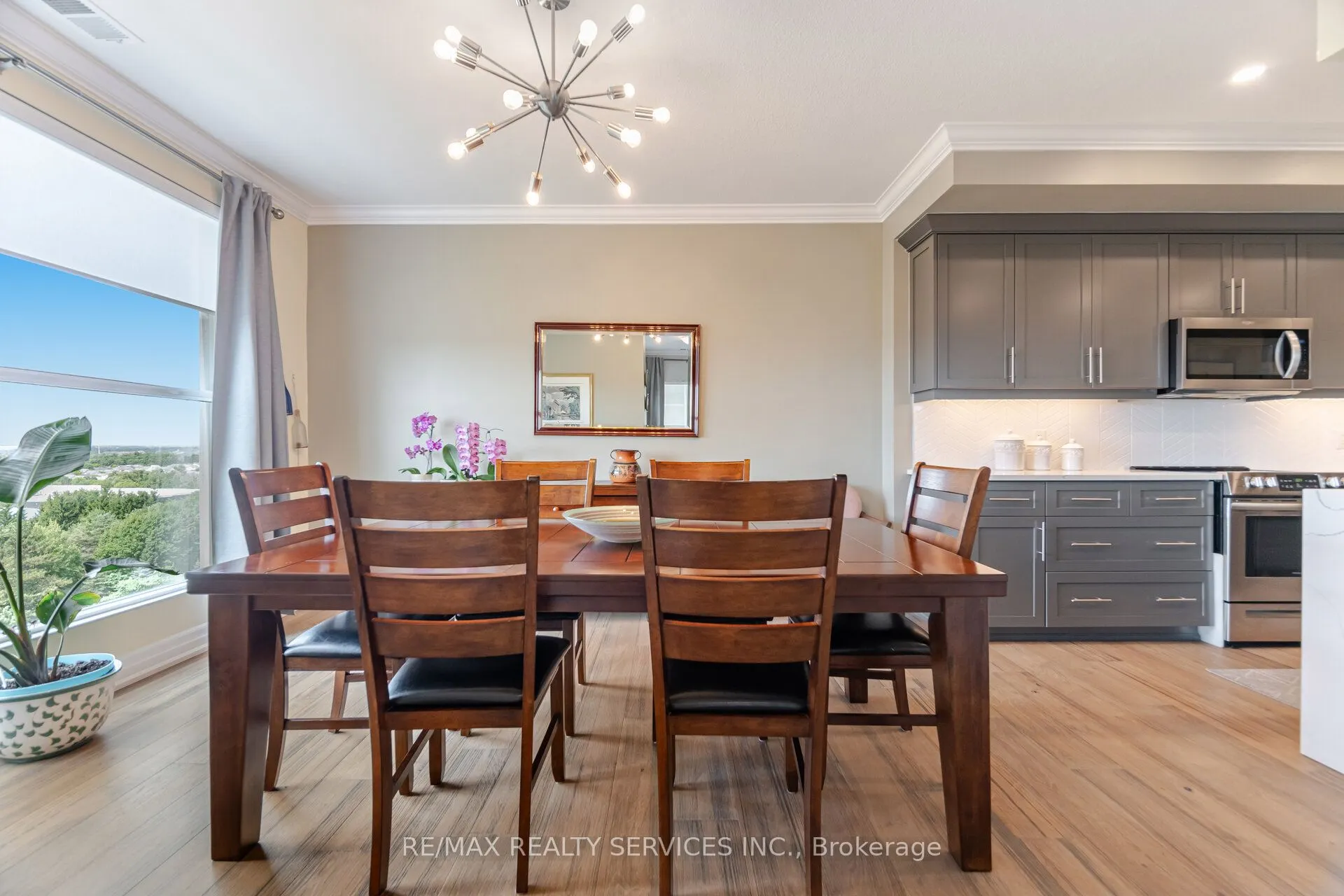 1880 Gordon Street, #605