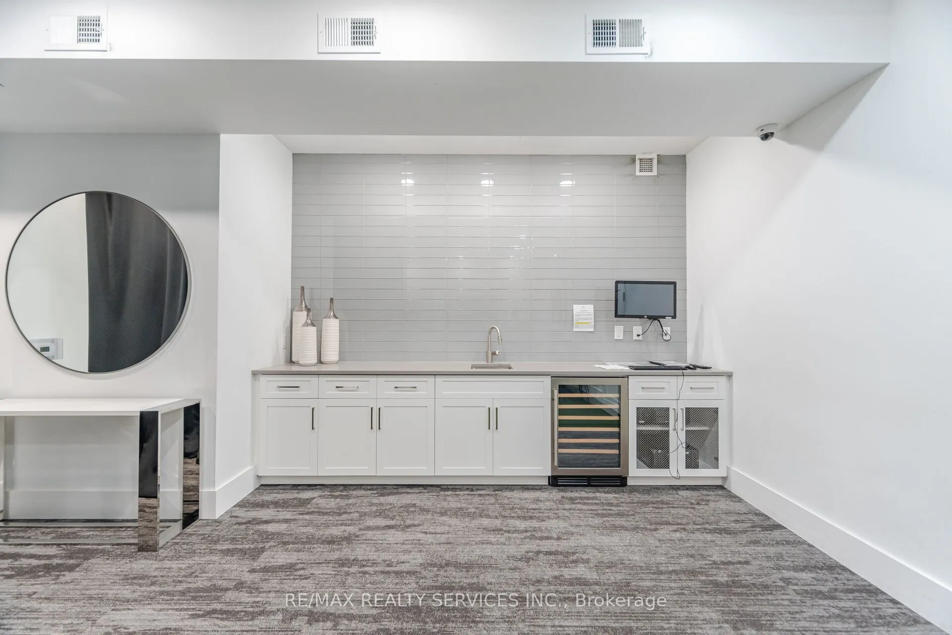 1880 Gordon Street, #605