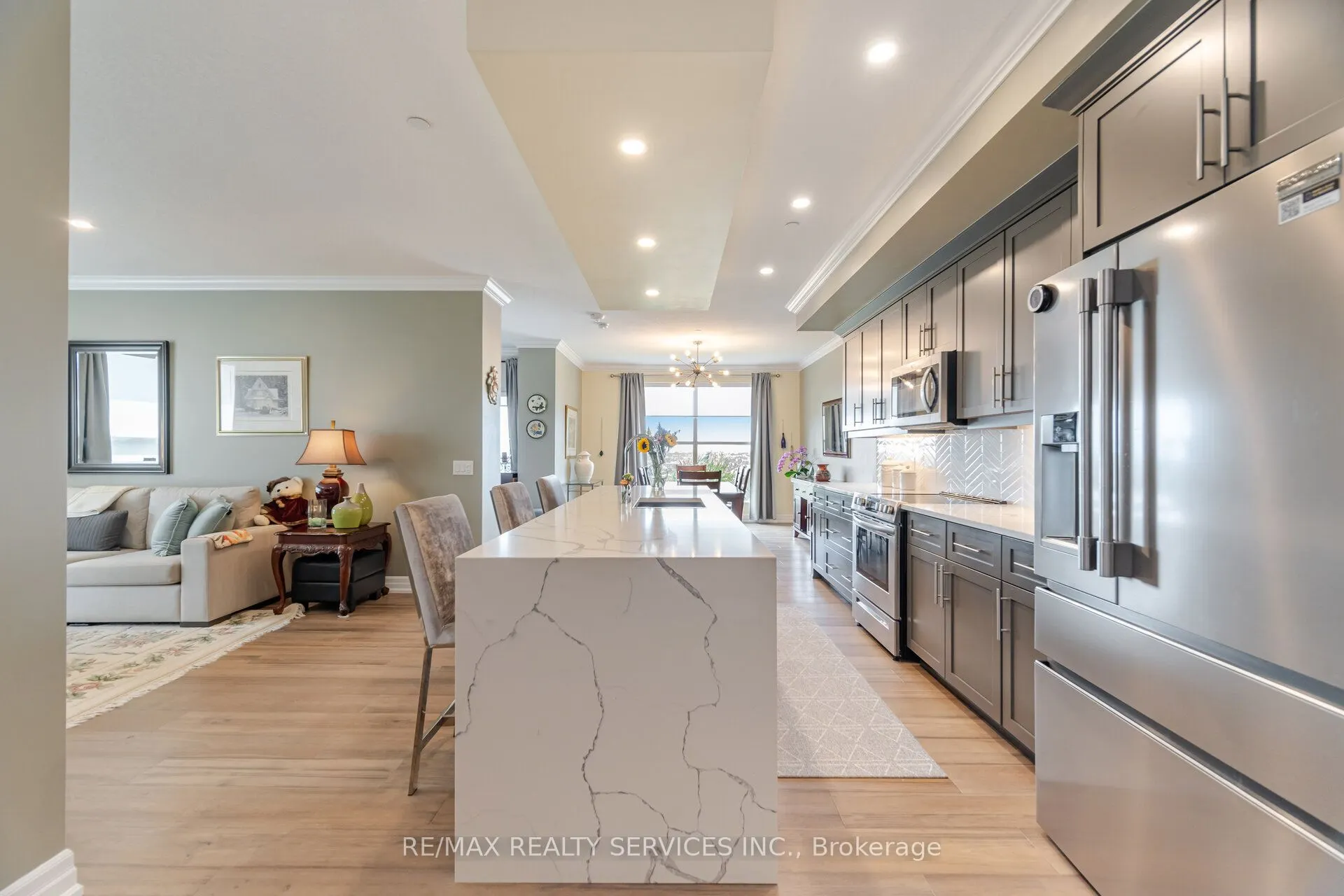 1880 Gordon Street, #605