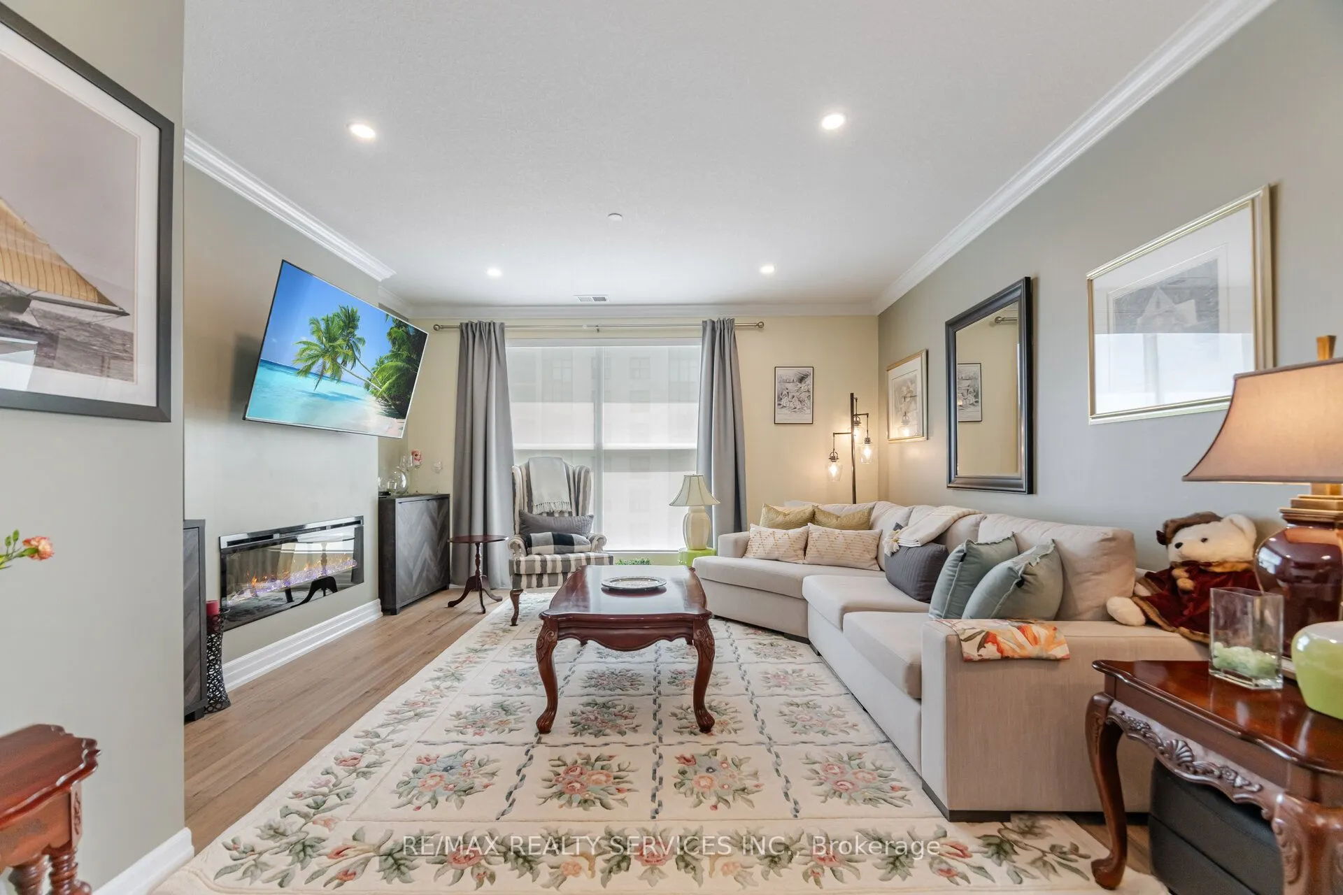 1880 Gordon Street, #605