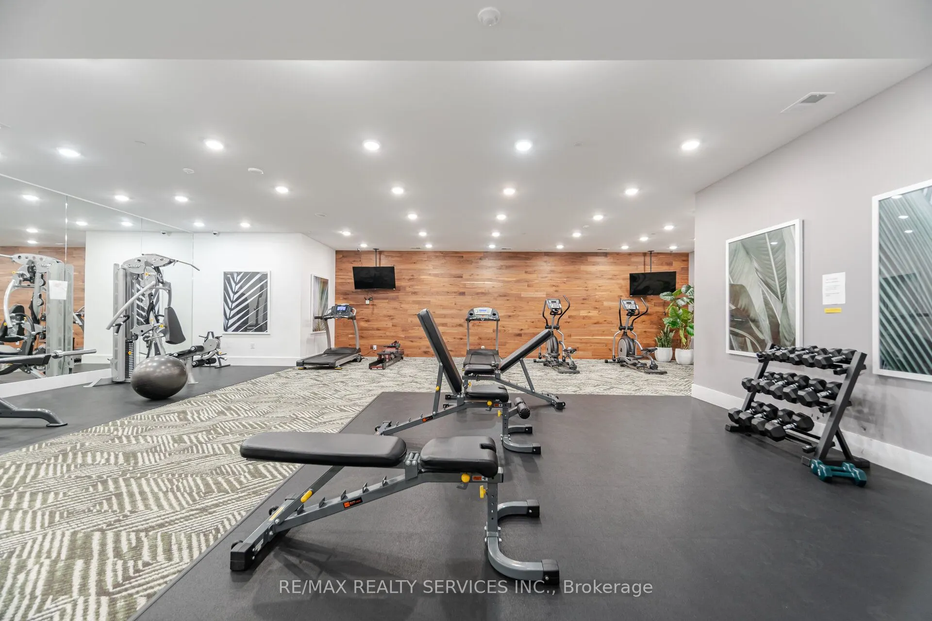 1880 Gordon Street, #605