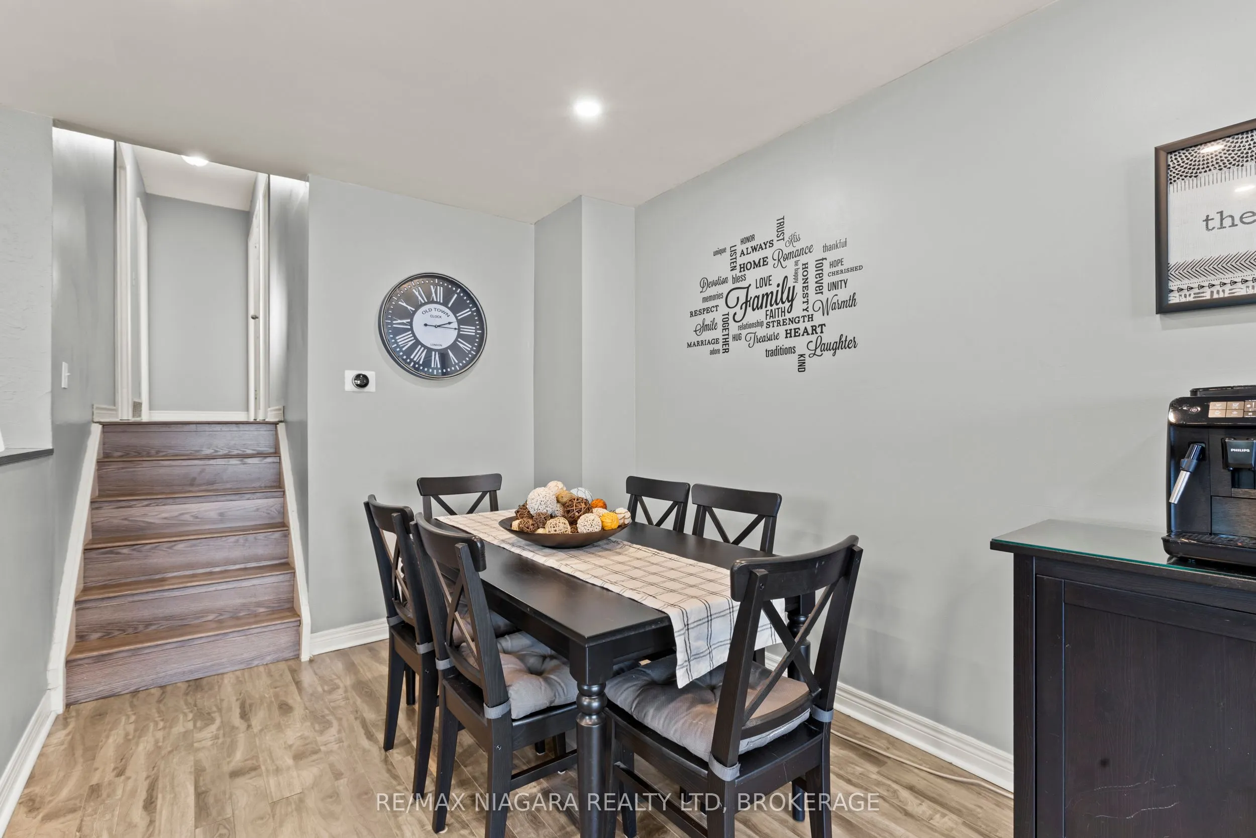 8 Dodds Court