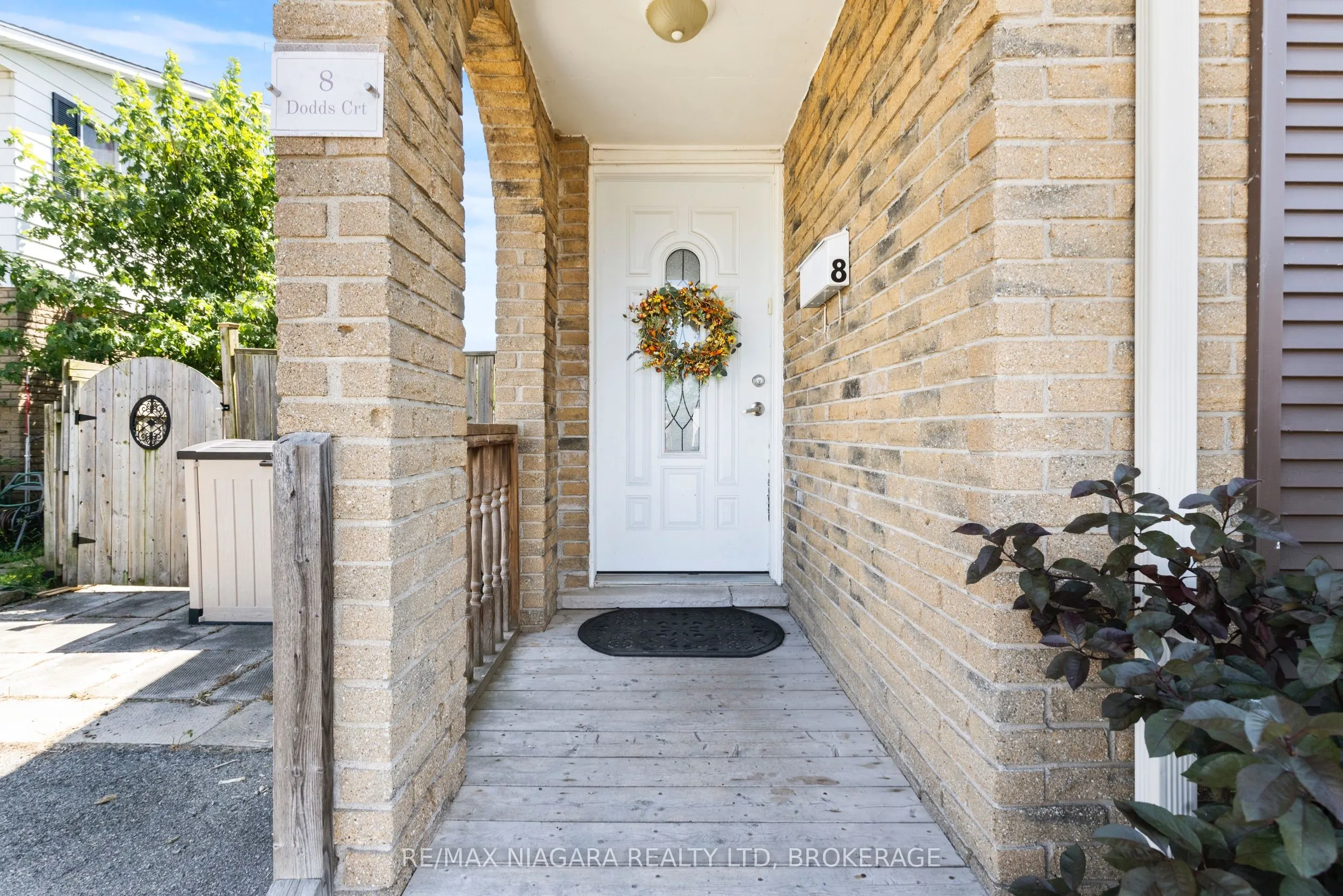 8 Dodds Court