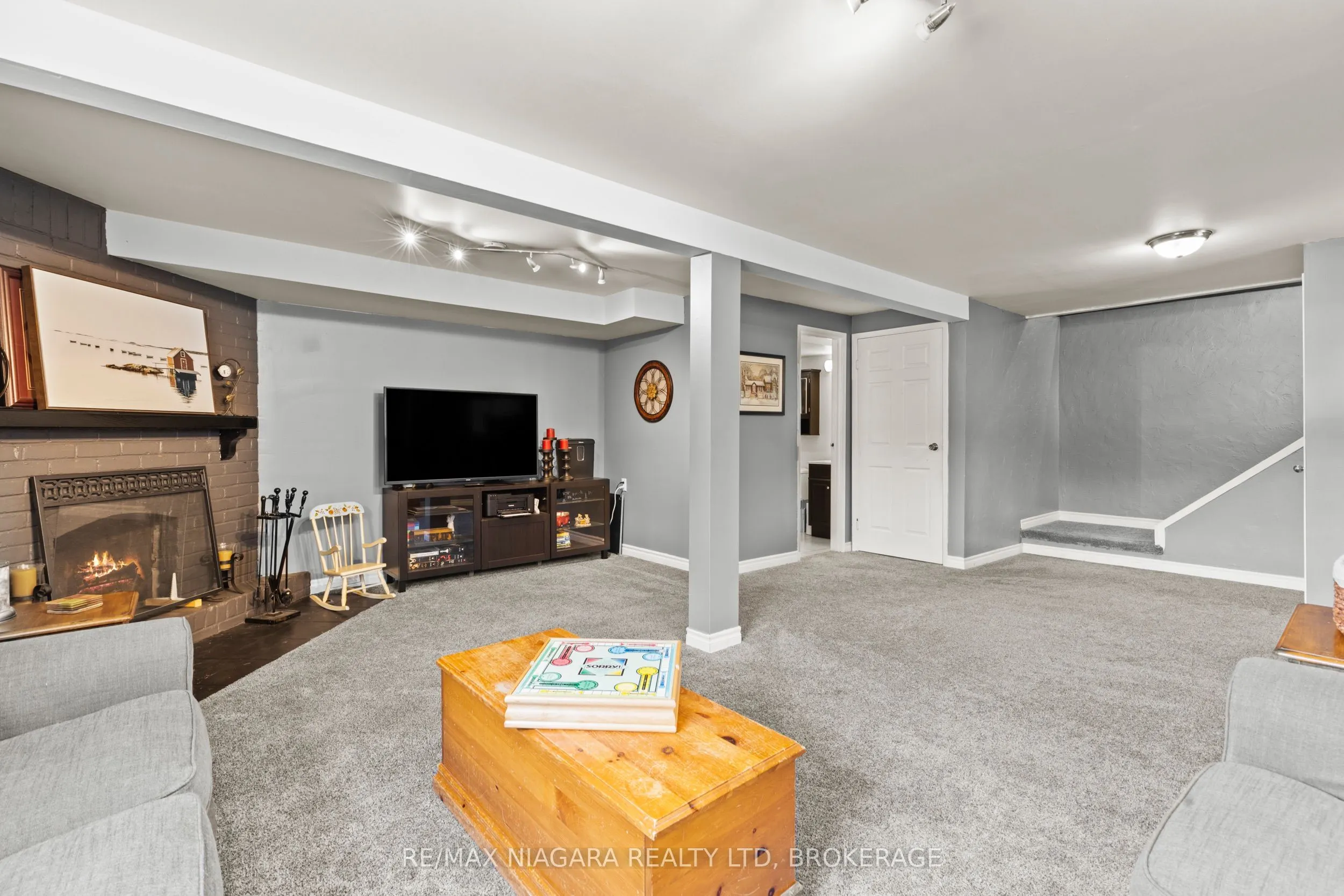 8 Dodds Court