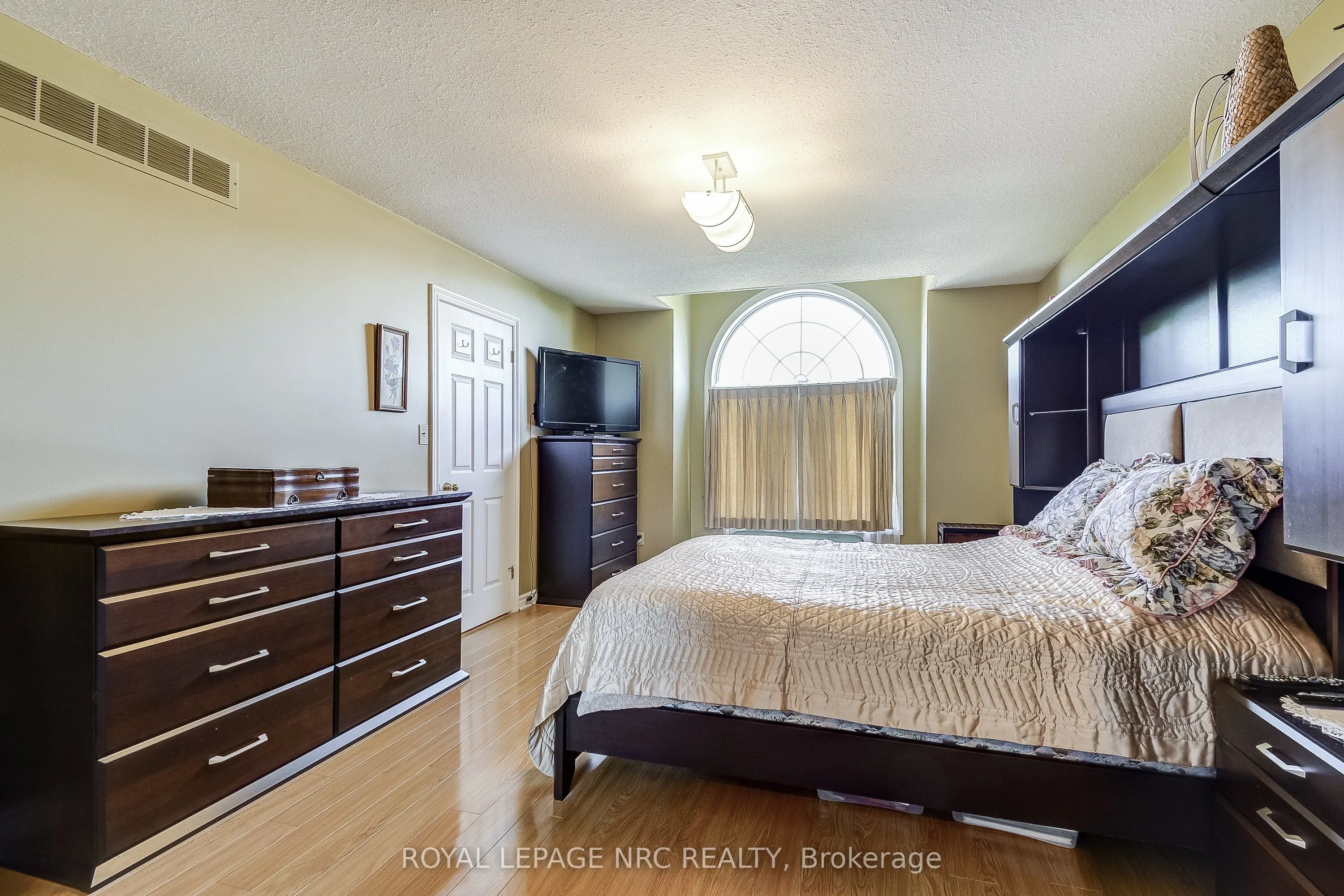 8 Hearth Court