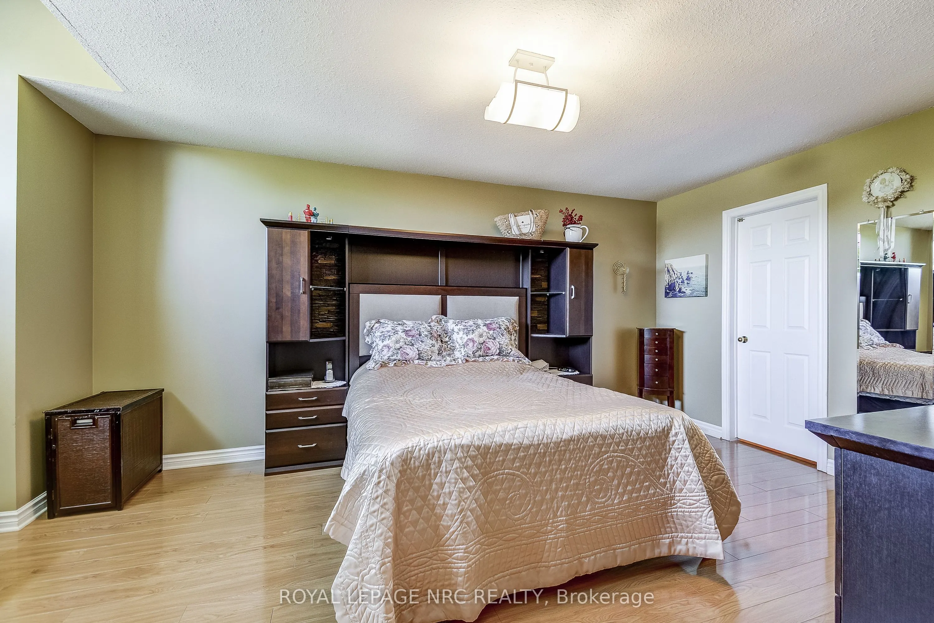 8 Hearth Court