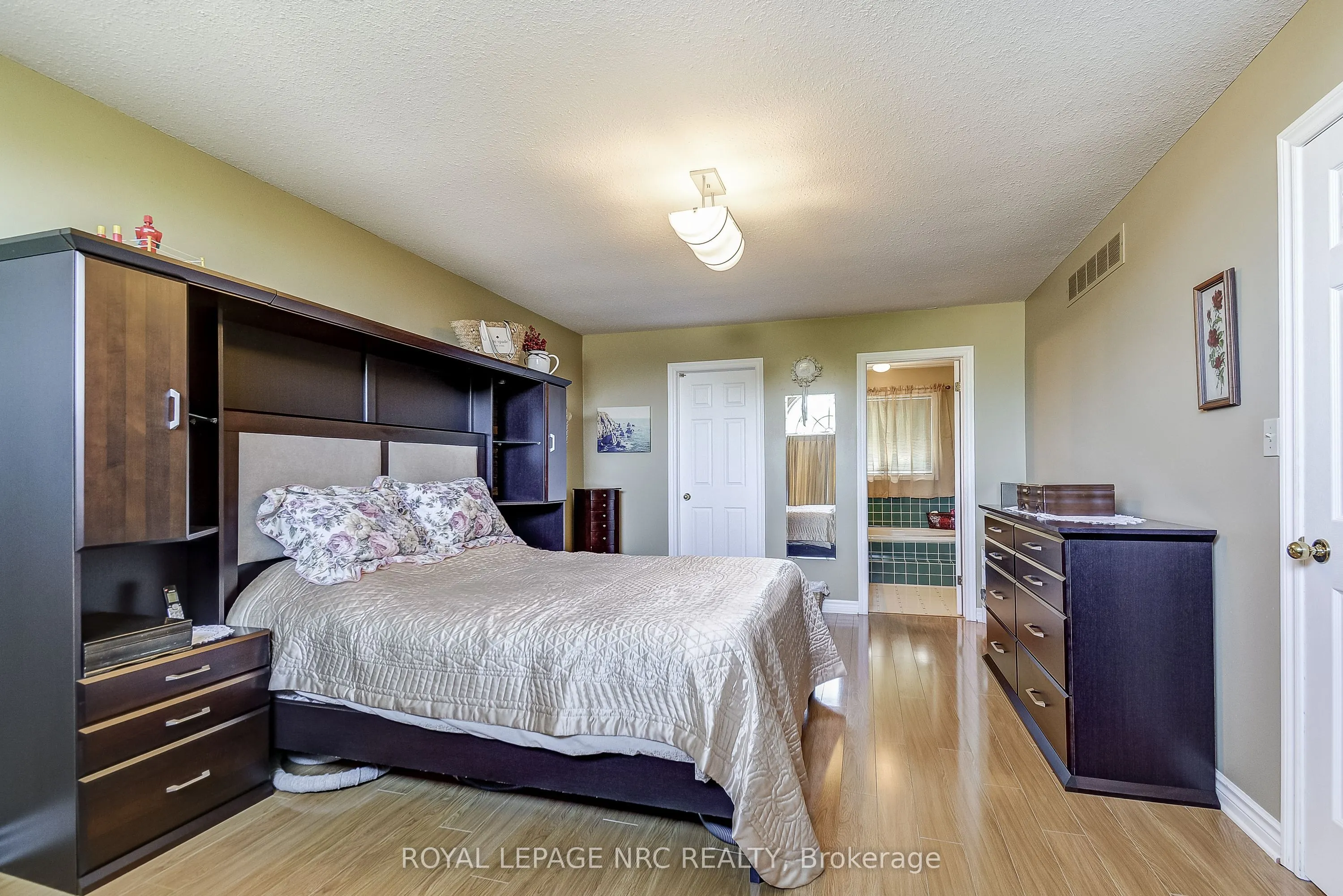 8 Hearth Court
