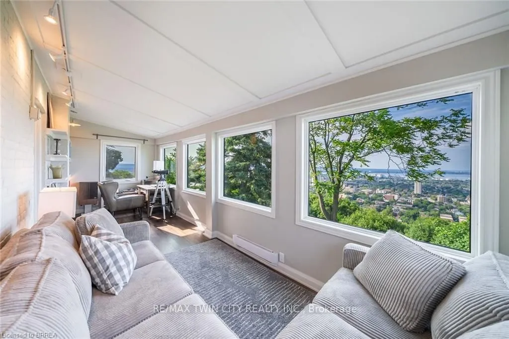 47 Mountain Park Avenue