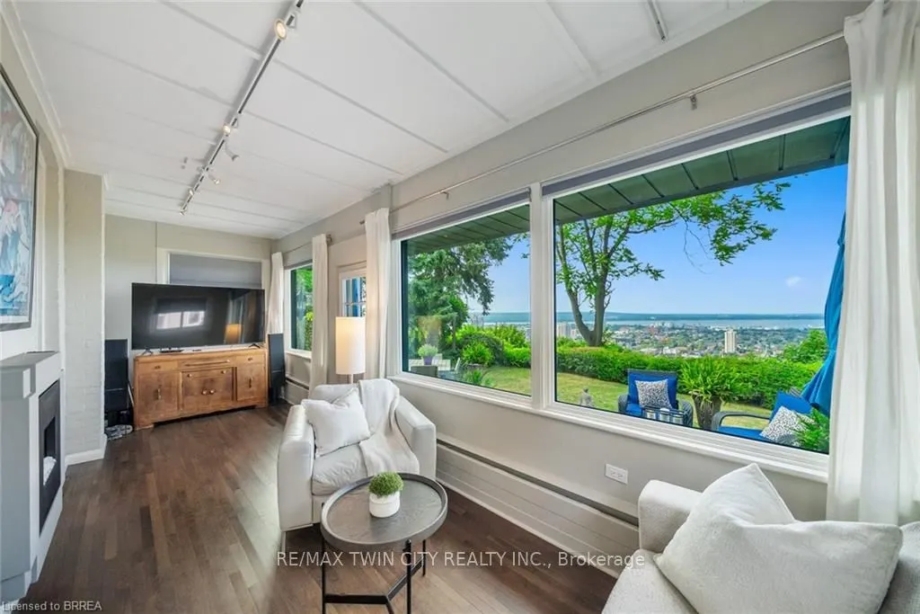 47 Mountain Park Avenue