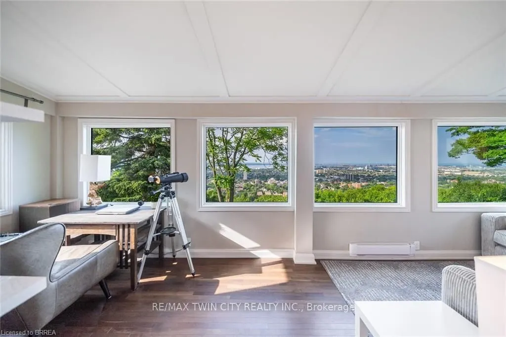47 Mountain Park Avenue