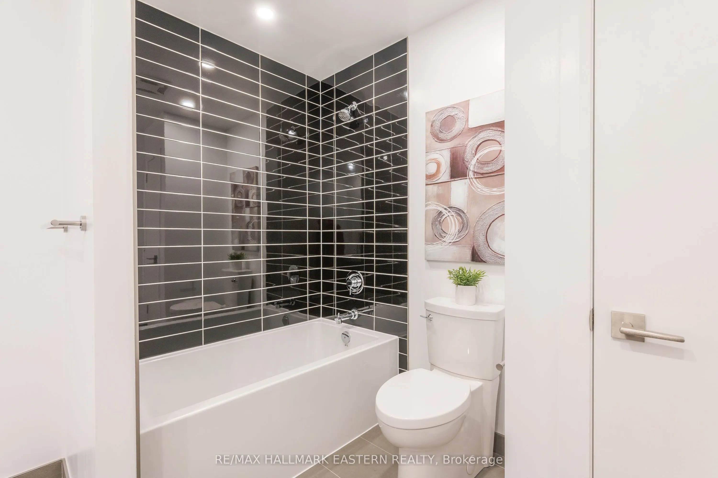 195 Hunter Street E, #505