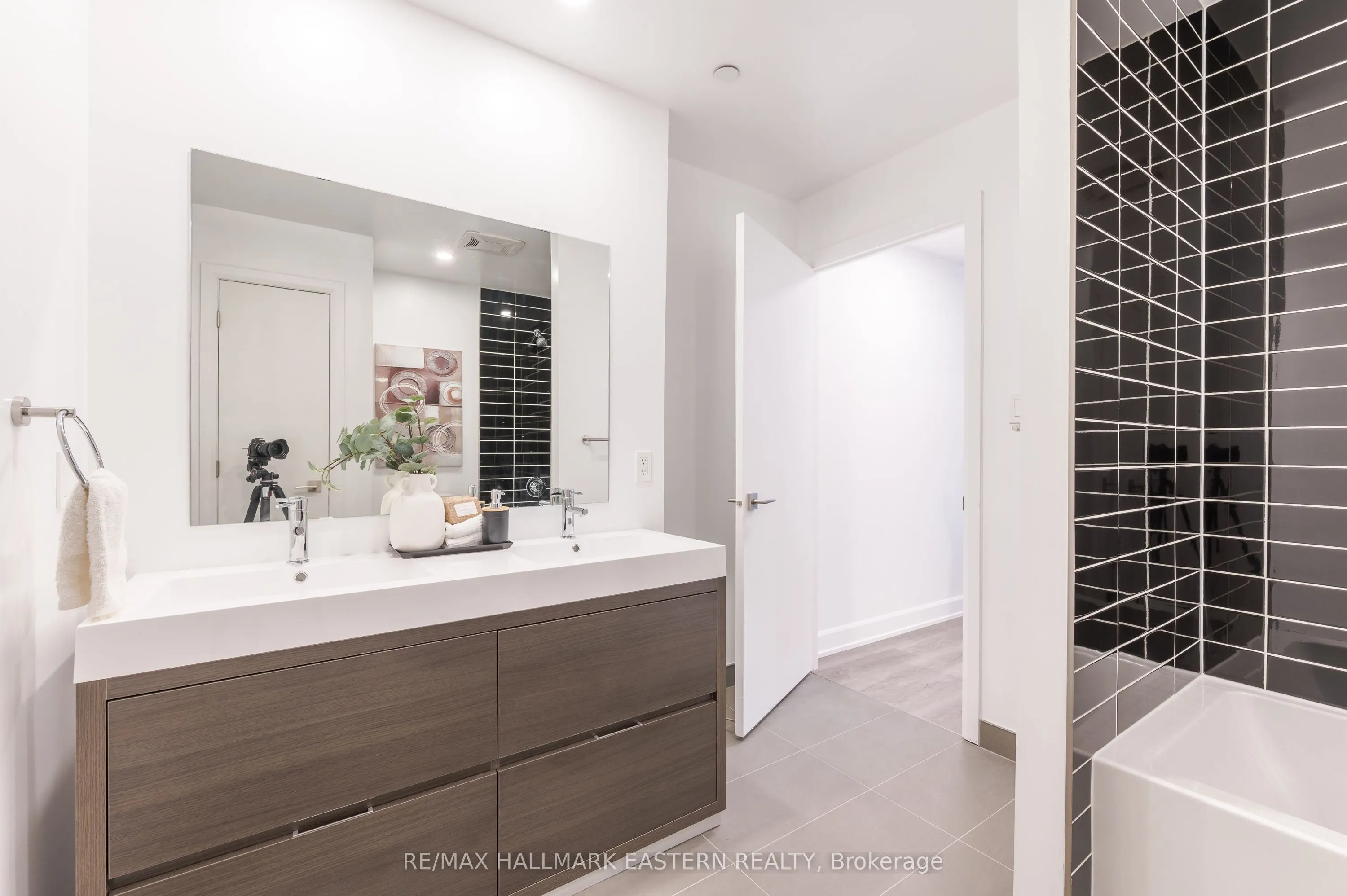 195 Hunter Street E, #505
