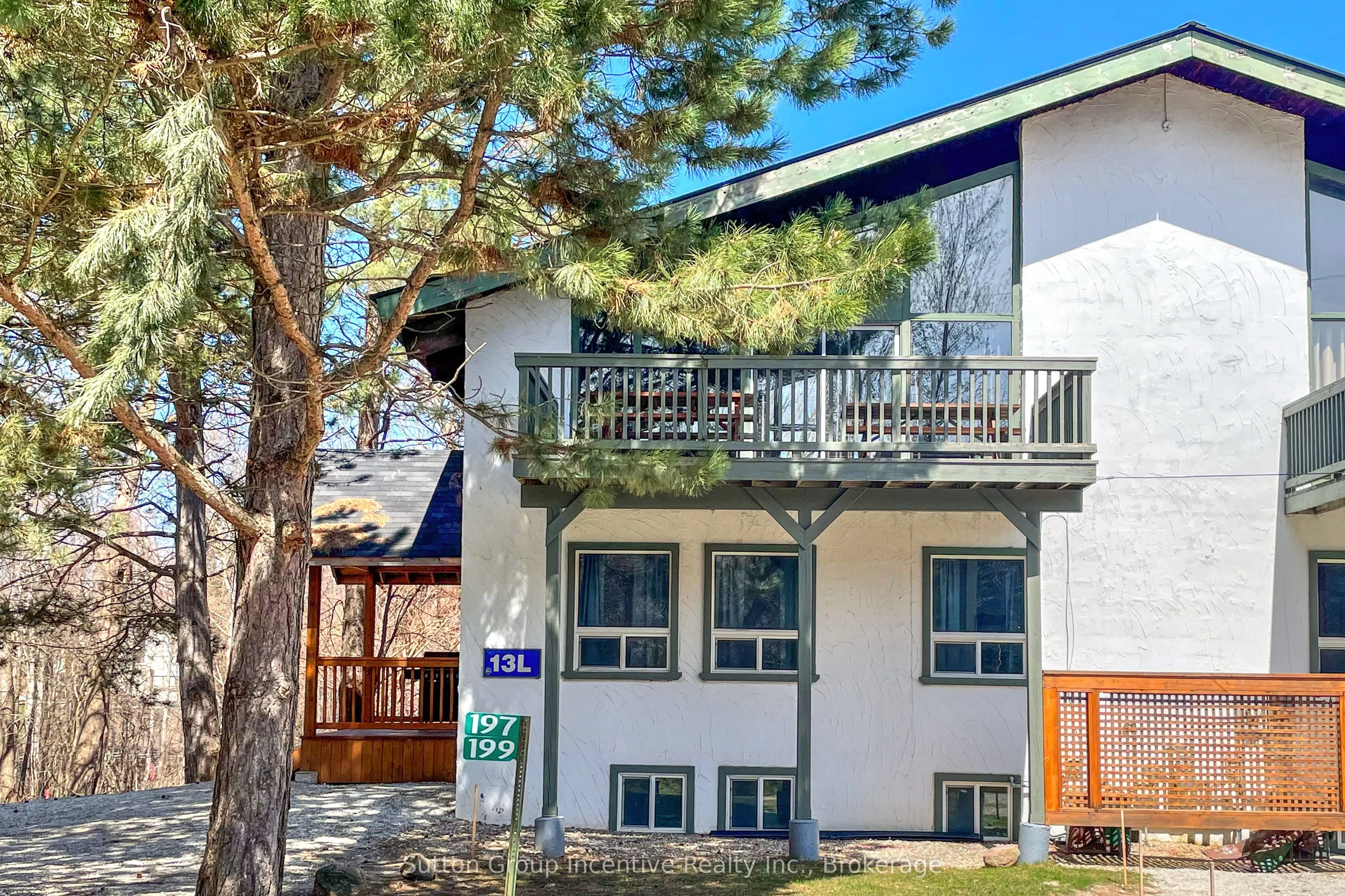 197 Arlberg Crescent, #13L