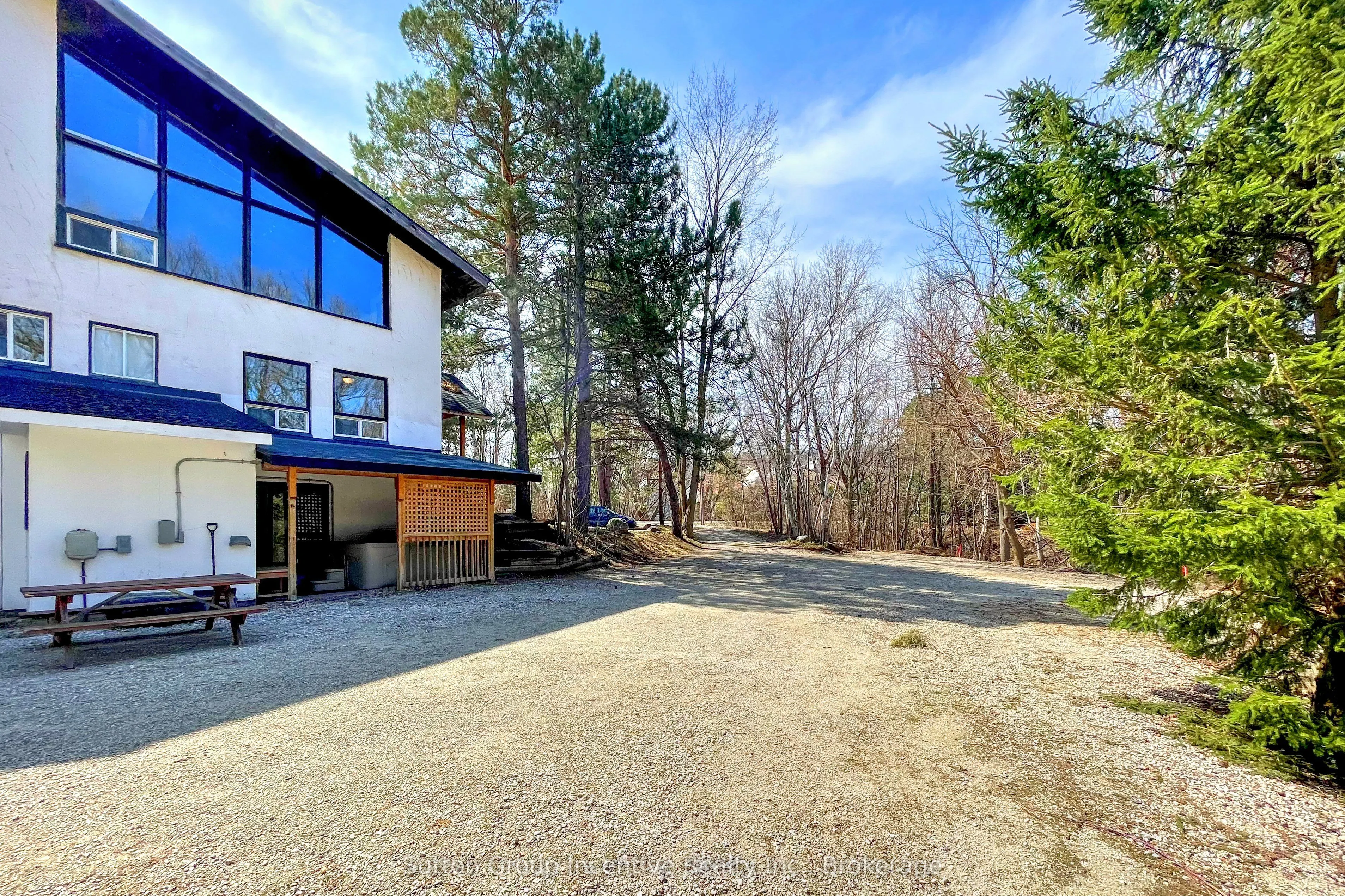197 Arlberg Crescent, #13L