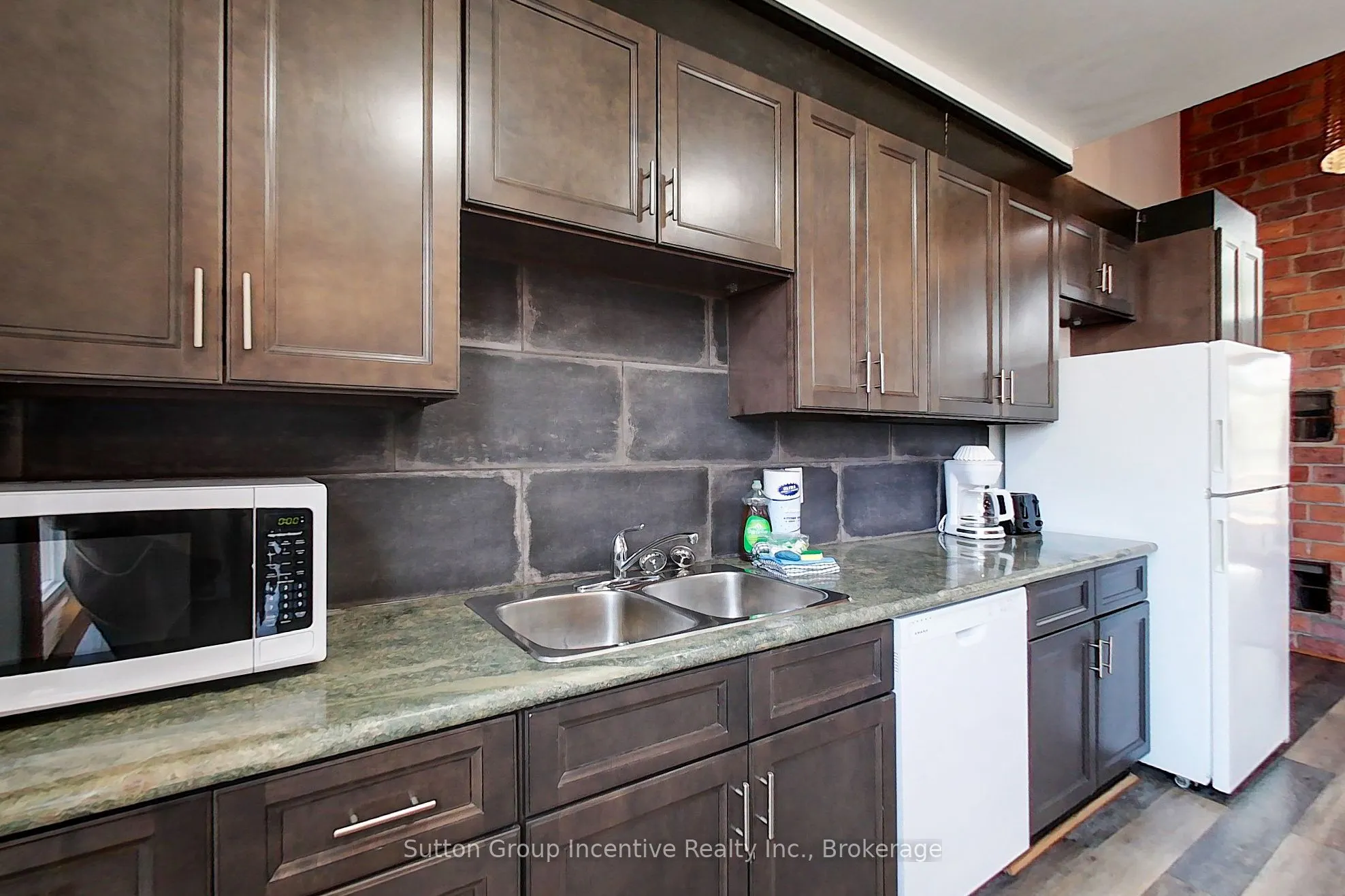 197 Arlberg Crescent, #13L