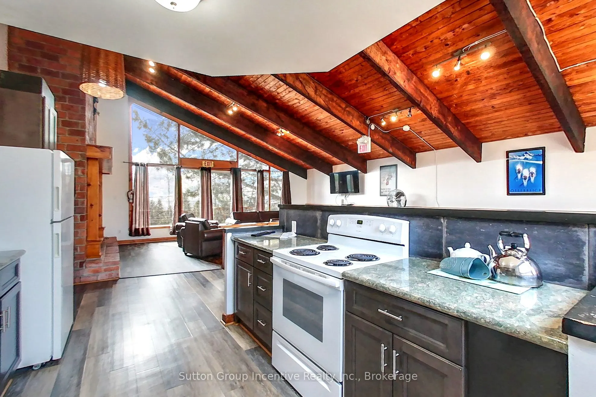 197 Arlberg Crescent, #13L