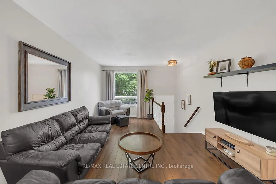 30 Lampman Crescent