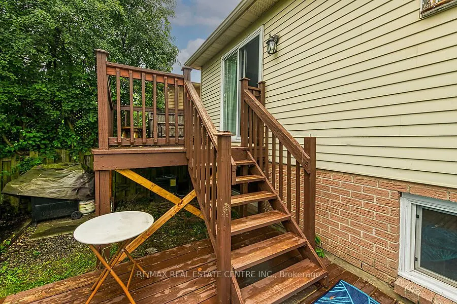 30 Lampman Crescent