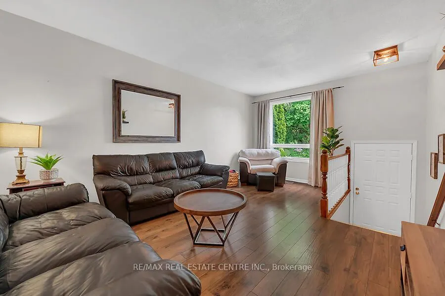 30 Lampman Crescent